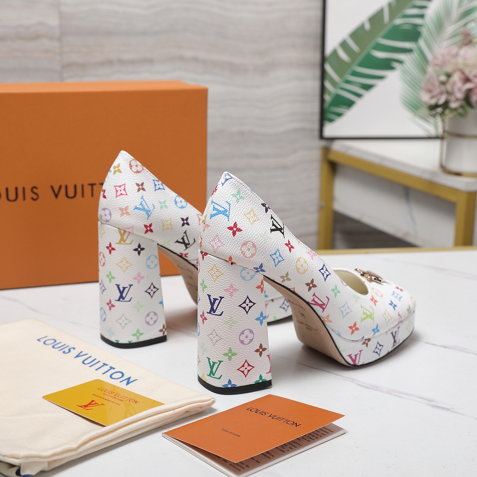 NO:724692,The top version of LV | Louis Vuitton 25 Hentiangao new single shoes, sandals with empty back, 2026 spring and summer new thick heel platform sandals, the top version is the same as the original version, the counter features the latest LV  Full of high-end feel!  A popular model among bloggers at home and abroad, it is retro, fashionable and looks great on your feet!  Official website main recommendation★ ━━━━━t ━━━━━ Original custom patent leather/cow leather upper, imported sheepskin lining, Italian genuine leather outsole, heel height 11cm, water platform 2cm, shoe size: 35-42 (41 42 customized) price, high-heeled sandals, louis vuitton, louis  vuitton,sandals,high heels,cowhide,sheepskin,Leather soles19860909顶级版本 LV | 路易威登 25恨天高新款单鞋 凉鞋后空 2026春夏新款粗跟水台凉鞋 顶级版本原版一致 专柜主打最新款 LV X TM村上隆联名款 硬货上新 代购级别！高级感十足！国内外博主刷爆的一款,复古又时髦上脚美炸了！官网主推款★ ━━━━━ t ━━━━━ 鞋面原版定制漆皮/牛皮 内里进口羊皮里 大底意大利真皮大底 跟高11cm 水台2cm 鞋码: 35-42（41 42定制） 价格,高跟鞋凉鞋,louis vuitton,louis vuitton,sandals,high heels,cowhide,sheepskin,Leather soles,Women's Shoes