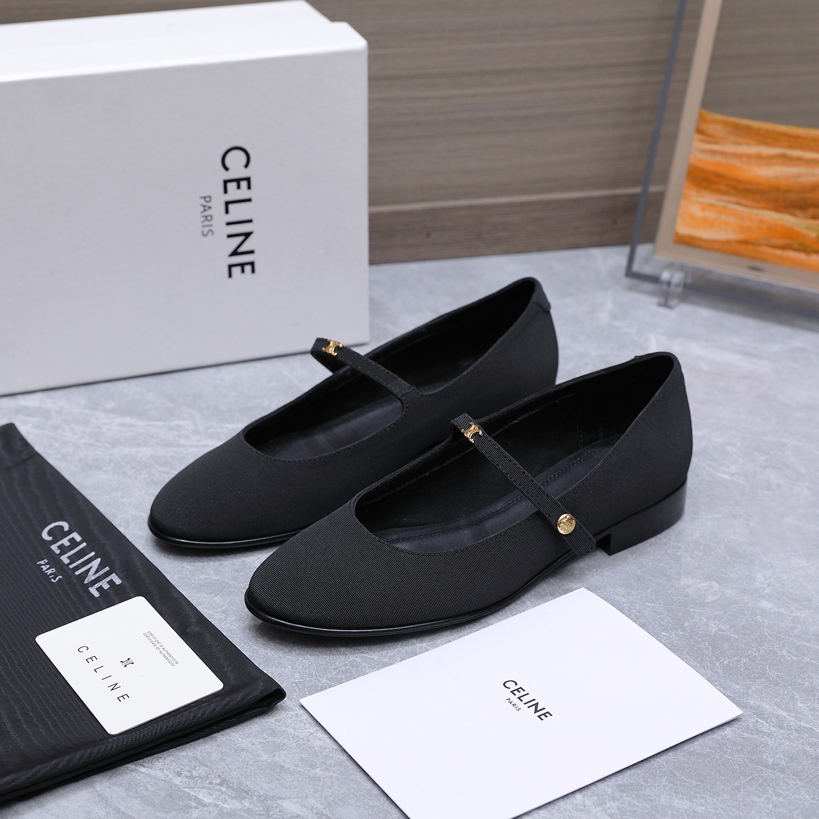 NO:759433,Top version 2026 new Celine/Celine classic Mary Jane shoes Four seasons retro loafers ——————————— More British college style, not picky to wear, minimalist style, very exquisite small leather shoes, super modified leg shape, the most important thing is versatile and good-looking, can be paired with skirts, pants or small suits in spring and autumn. In winter, it can be paired with various socks, retro fashion style, no matter what, it will look good!  The upper is made of Yangjing, the inner foot pads are all mixed sheepskin, the genuine leather outsole imported from Italy Size35-39 (customized for 40, 41) comes with original packaging, ballet shoes, celine, celine, loafers, mary jane, skirts, business suit, sheepskin, sheep, Leather soles, socks19860909顶级版本 2026新款 Celine/赛琳经典玛丽珍鞋 四季复古乐福鞋 ——————————— 更加的英伦学院风 不挑人穿 极简主义风格 很精致的一款小皮鞋 超级修饰腿型 最重要的是百搭好看 春秋搭配裙子裤子或者小西装 冬天就可以搭配各种袜子 复古时髦风格 怎么样都好看的呀！ 鞋面采用羊京 内里垫脚均为混种羊皮 意大利进口真皮大底 Size35-39（40、41定制） 配原版包装,芭蕾舞鞋,celine,celine,loafers,mary jane,skirts,business suit,sheepskin,sheep,Leather soles,socks,Women's Shoes