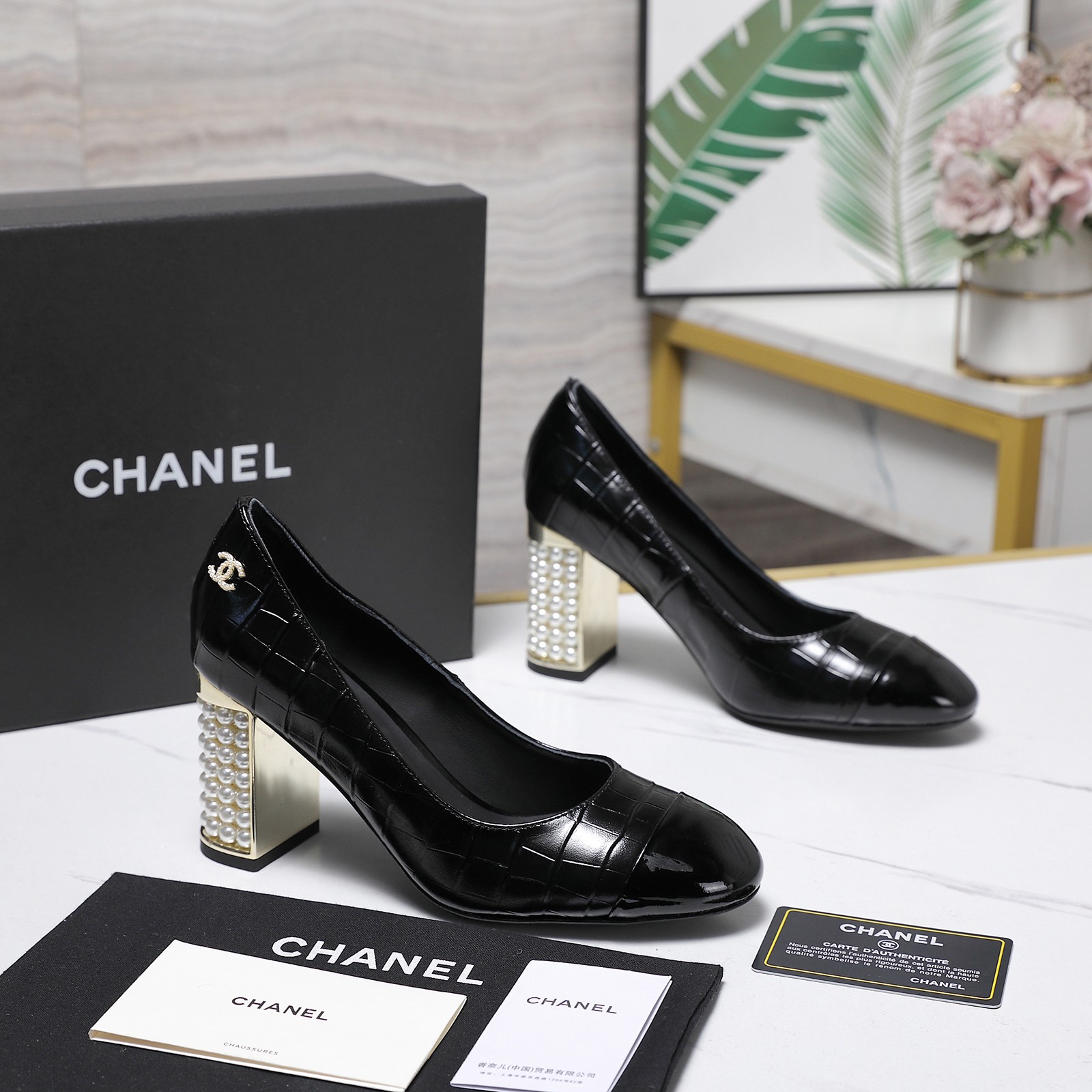 NO:759421,Top version 2026 latest hot style #Chanel new Mary Jane pearl heel women's shoes. I really fall in love at first sight. I want to dance ballet in Chanel. Xiaoxiang C's super stylish pair of flat shoes are very good when worn alone with small socks. The most beautiful Mary Jane shoes of this year are paired with sexy small shoes. The cuteness and playfulness are just right. It has the feeling of a rich family. The upper is stone grain cowhide, the inner is silk sheepskin, and the sole is Italian genuine leather.  Heel height 2cm/8cm Original packaging Size35-39 (34 40 41 42 customization is not returnable) Price, high-heeled shoes, chanel, chanel, chanel, mary jane, high heels, cowhide, sheepskin, socks19860909顶级版本 2026最新爆款 #香奈儿新款玛丽珍珍珠跟女鞋 真的一眼爱上的程度 穿上想跳芭蕾的Chanel 小香C家超级有格调的一双平底单鞋单穿配个小袜子都非常出彩 本年度最美玛丽珍鞋搭配性感小单鞋 将可爱俏皮拿捏得恰到好处 自带富家千金的感觉 鞋面石头纹牛皮 内里垫脚丝绸羊皮 鞋底意大利真皮底 跟高2cm/8cm 包装原版包装 Size35-39（34 40 41 42定制不退换） 价格,高跟鞋单鞋,chanel,chanel,chanel,mary jane,high heels,cowhide,sheepskin,socks,Women's Shoes