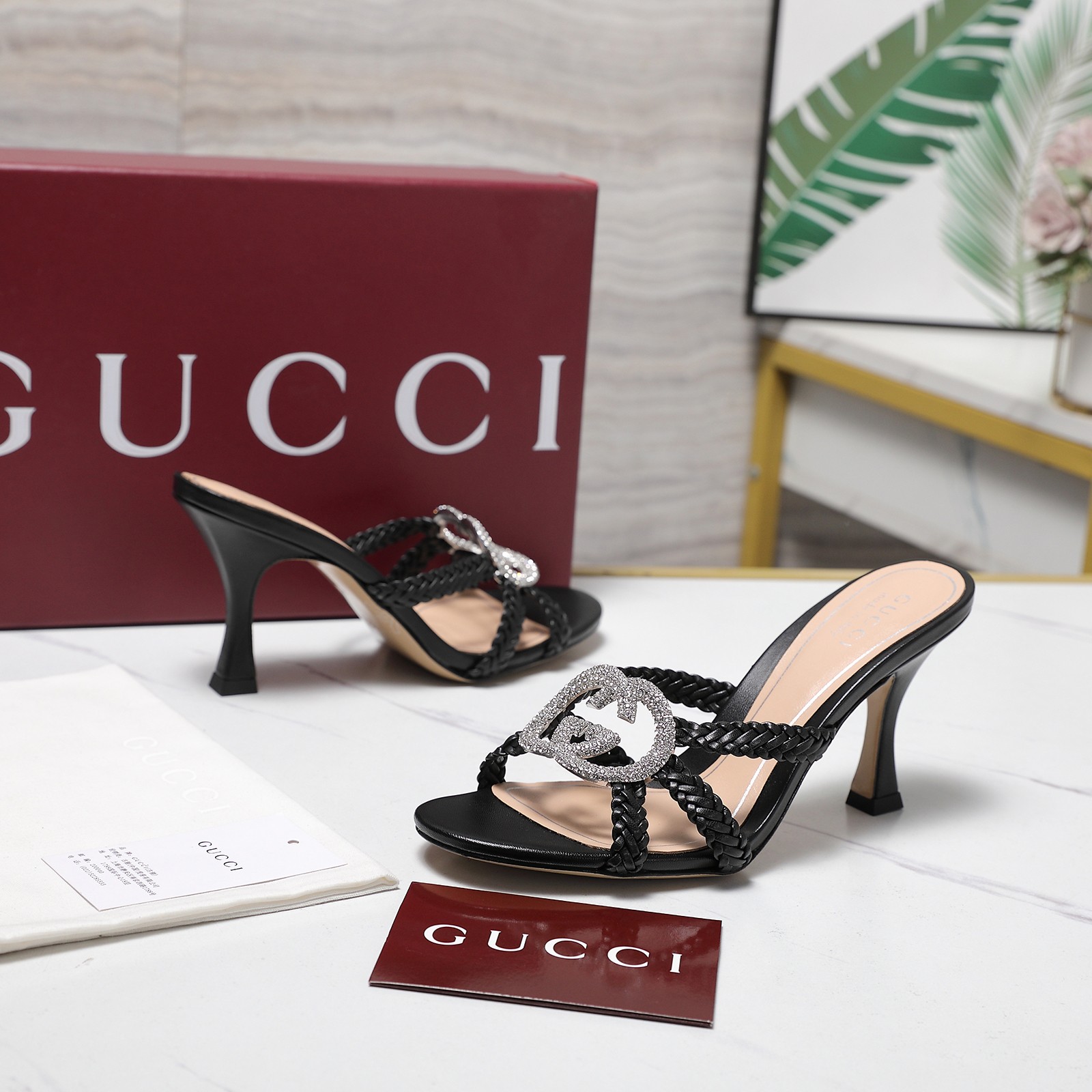 NO:790078,The highest version of Gucci!  ／2026 new summer style double G diamond buckle hand-woven slippers, purchasing agent level, top quality!  Purchase the original version and get a 1:1 top-quality replica!  The material is the same as the Y version, quite textured, and can be compared with ZG. This high-heeled sandal has now become a classic item of the brand. The chain diamond buckle, a collection element inspired by the initials of Mr. GuccioGucci, injects brand connotation into this shoe. The brand uses different textures and colors to inject modern essence into the classic slippers. Paired with the chain and diamond decoration, it is simply too classic. The fabric is imported cow patent leather, the lining is imported sheepskin, and the heel height is 1.5/8.5CM.  Outsole Italian leather outsole. Size 35-42 (41.42 customized) Full set of original packaging!  price,high heels and slippers,gucci,sandals,high heels,slippers,sheepskin,Leather soles19860909Gucci最高版本！ ／2026夏季新款 双G钻扣手工编织拖鞋 代购级别,顶级品质！ 原版购入1:1顶级复刻！ 材质和Y版一致 相当有质感 可以对比ZG无差距 这款高跟凉鞋现已成为品牌经典单品,灵感源自GuccioGucci先生姓名首字母缩写的典藏元素链条钻扣为这款鞋履注入品牌内涵.·品牌运用不同织纹和配色在经典拖鞋中注入现代精髓.搭配上链条镶钻饰简直太经典了. 面料进口牛漆皮 内里进口羊皮里 跟高1.5/8.5CM 大底意大利真皮大底. 码数35-42（41.42定做） 全套原版包装！ 价格,高跟鞋拖鞋,gucci,sandals,high heels,slippers,sheepskin,Leather soles,Women's Shoes
