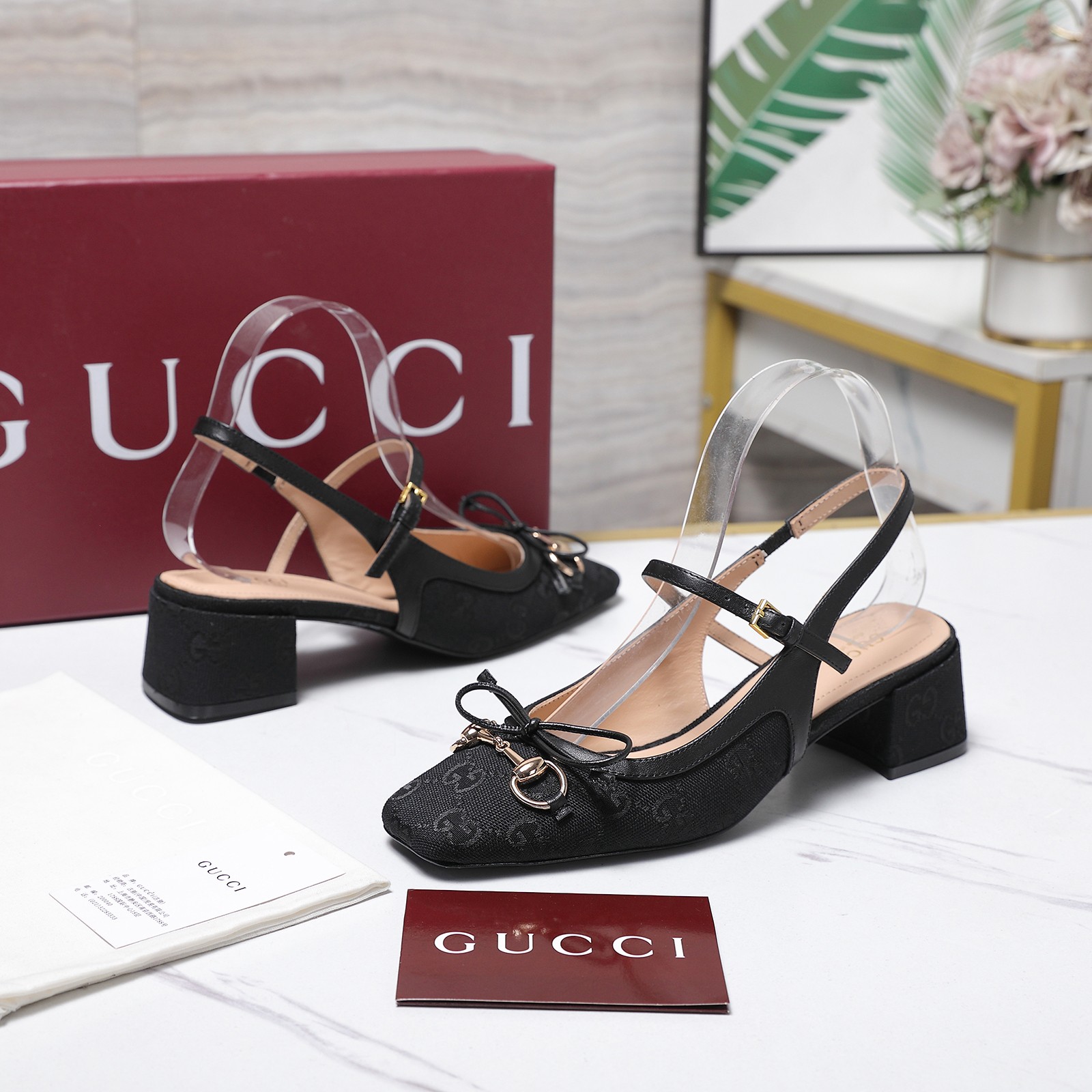 NO:790036,The highest version of the 26Ss spring and summer new Gucci double GG embroidered cloth Marjanes, double G cloth ballet shoes, low-heeled sandals, this new wave of Margenia models directly touch the hearts of girls. The mesh stitching design has a hazy mirror, the pink and tender color is the girl's sweet life, the mysterious gray tone hides the refreshing feeling, and it is matched with the same color lace-up buckle to capture the essence.  Just put it on and it will look like a Disney princess. The matching skirt will make you fly, and the shorts will look sweet and comfortable on your feet. You won’t feel tired even after running around~ ·Adjustable buckles at the ankles to open and close!  The upper is made of double G cloth, the insole is sheepskin, the sole is Italian genuine leather, the sole is large, the heel is 4.5cm, the number is 35-39 (40.41.42 is custom-made and cannot be exchanged), the latest and most secure red packaging in the exclusive cabinet, price, high heels and sandals, gucci, sandals, high heels, skirts, shorts19860909最高版本 26Ss春夏新款Gucci驰古双ＧG刺绣布纹玛珍丽鞋 双G布面芭蕾舞鞋 矮跟后空凉鞋 这波新玛款珍丽直戳接中女仙心 网拼纱接设计自朦带滤胧镜,粉粉嫩嫩是妹甜命本,秘神灰调又藏着清感冷,配搭同色系带扣,把致精拿捏得死死的 穿就上是迪士在尼公逃主既视感,配裙长仙飞到起,搭短裤又甜飒又,脚感也舒巨服,暴走天一都累不～ ·踝部可调搭节扣开合！ 鞋面制定双G布 内垫里脚皮羊 底鞋利大意真皮底大 高跟4.5cm 数码35-39（40.41.42定做不换退） 专配柜新最安拉可红色包装 价格,高跟鞋凉鞋,gucci,sandals,high heels,skirts,shorts,Women's Shoes