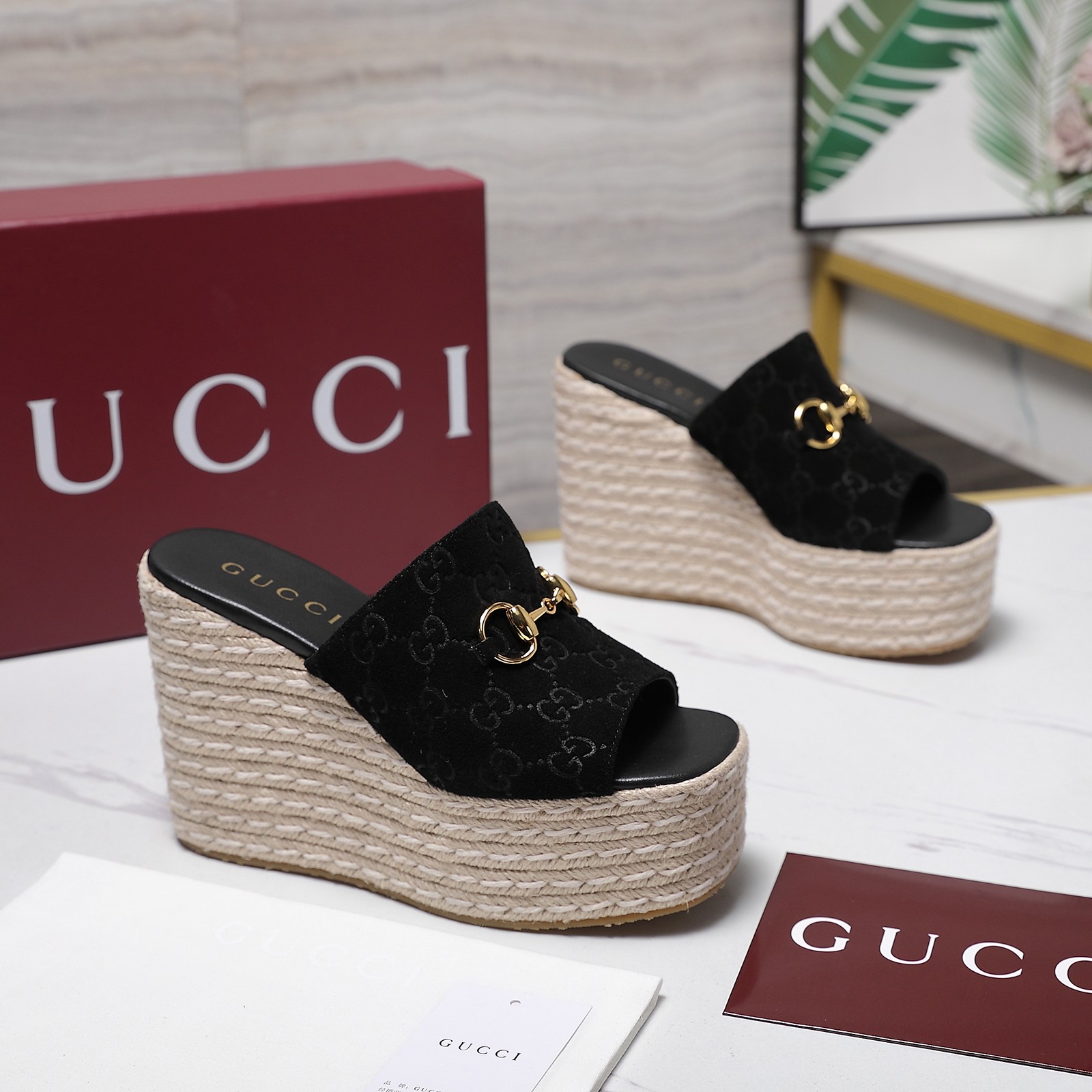 NO:787189,High version 2026 counter latest model Gucci's latest popular series Wedge hemp rope water table - simultaneous sale at the counter Double G embossed series Original European style, perfect to wear with these shoes, elegant and crystal clear, no matter the materials of various accessories, they are all customized 1:1. You must go to get the original version zero distance. The entire series is full of exciting and unexpected elements.  Upper: embossed cowhide Lining: Sheepskin Feet: Sheepskin Outsole: Imported from Italy Water level 11CM Packing: Original complete package Code number: 35-42 (40.41.42 customization is non-refundable) Price based on quantity, high heels, gucci, high heels, sheepskin19860909高版本 2026专柜最新款 Gucci古*驰最新爆款系列 坡跟麻绳包水台-专柜同步发售 双G压纹系列 原汁原味的欧式风格,上脚非常完美穿搭上配此鞋,优雅大方,晶莹剔透,无论种各配件材质,都是家独1:1定制,必到做原版零距离,整系个列都充了满令兴人奋意和外的元结素合 鞋面:牛绒压纹 内里:羊皮 垫脚:羊皮 大底:进口意大利  水台高11CM 包装:原版全套包装 码数:35-42(40.41.42定制不退换) 跑量价,高跟鞋,gucci,high heels,sheepskin,Women's Shoes