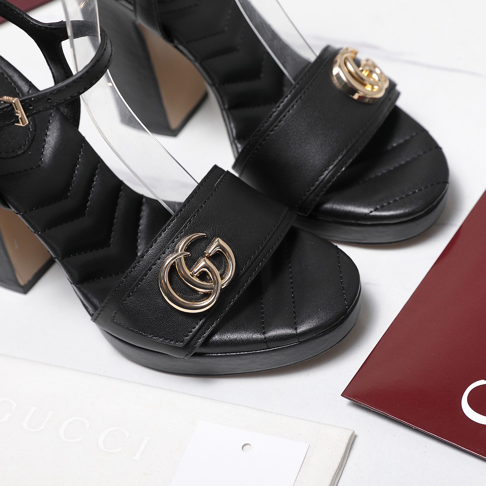 NO:783283,The highest version of GUCCI 2026 spring new platform high-heeled Roman sandals. Walking shoe show. Gucci Hentiangao single shoes. The fashionable brand LOGO is always attached, which is highly recognizable. Various brands are competing for brands and are launching super series heels. GUCCI is not behind. Guccl Paris fashion show model launches [seduce][seduce][seduce] the latest Gucci Hentiangao platform high heels. This series interprets new fashion charm.  Continuing the ultra-high-heeled design, it has won the favor of well-known overseas bloggers. It has been interpreted by tens of millions of fan bloggers and is sold well at home and abroad. It is out of stock in China. The top version comes in candy color, every color is beautiful. The top shoe is imported cowhide and the lining is imported sheep leather. The bottom shoe is original genuine leather outsole. The high heel is 12cm. The waterproof platform is 2.5cm. The size is 35-42 (order 41 42). Packaging GUCCI full set original package  price,high heels sandals,gucci,gucci,sandals,high heels,cowhide,Leather soles19860909最高版本 GUCCI 2026春季款新防水台高跟罗马凉鞋 走鞋款秀 古驰 恨天高 单鞋 时尚的品牌LOGO持加,具有超辨高识度 各品大争牌恐先推后出超系跟高列 GUCCI不也落伍 Guccl巴黎时装秀场款 推出[勾引][勾引][勾引]最新款Guccl恨天高防水台高跟鞋 此系列演绎全新时尚魅力 延续超高跟设计,深得海外知名博主青睐 千万粉丝博主倾情演绎,畅销海内外 国内已经断货,顶级版本 糖果色配色,每个颜色都是绝美 , 面鞋进口牛皮 里内进口皮羊 底鞋原版真皮大底 高跟12cm 水防台2.5cm 码数 35-42（41 42订） 包装GUCCI全套原包版装 价格,高跟鞋凉鞋,gucci,gucci,sandals,high heels,cowhide,Leather soles,Women's Shoes