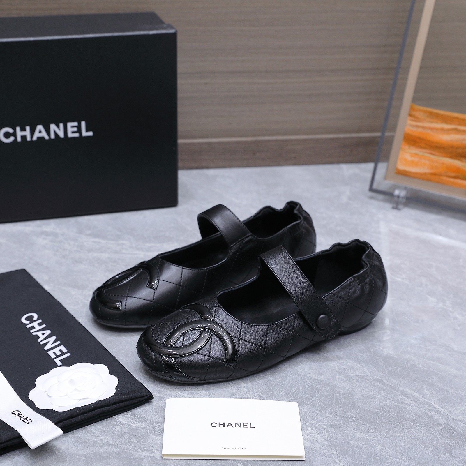NO:817141,The highest version, purchasing agent level, classic Chanel second-hand Kangpeng series ballet shoes, retro large pair C, what you see is what you get, super beautiful on the feet. The comfort is also invincible, easy to wear bare feet, with socks, especially suitable for spring and summer, exclusive!  !  Complete packaging, original raw materials, absolutely top-notch. [new][new] Look for the rose red bottom sticker, counter packaging (as shown in the picture), imported mixed-breed lambskin fabric, suede lining, ABS painted heels, size 35-42 (40, 41, 42 custom-made, non-refundable). Price, please contact the shop owner for more details.  The upper is imported hybrid lambskin, with the logo's rhombus stitching, the lining is imported lambskin, top comfort, TPU composite outsole, non-slip and wear-resistant, 2cm heightening effect, ballet shoes, chanel, sheepskin, socks19860909最高版本 代购级 经典Chanel中古款康鹏系列芭蕾舞鞋复古款大双C,所见即所得,上脚超美. 舒适感同样无敌,裸脚,搭配袜子都好穿,尤其适合春夏, 独家！！包装配齐,原厂原料,绝对鼎级. [new][new]认准玫红色底贴 专柜包装（如图） 面料进口混种小羊皮 内里小山羊皮 ABS烤漆鞋跟 码数35—42（40 41 42订做不退换） 价格 更多细节戳店主 鞋面进口混种小羊皮,标志的菱格纹车线,内里进口小山羊皮,舒适度顶级,tpu复合大底,防滑耐磨,2cm的增高效果,芭蕾舞鞋,chanel,sheepskin,socks,Women's Shoes