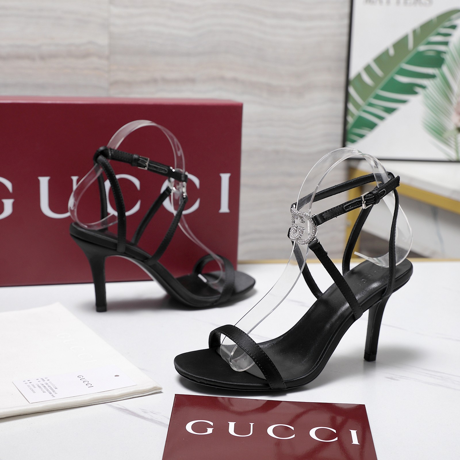 NO:817069,The highest version of Gucci!  ／2026 new summer Gucci satin rhinestone buckle high-heeled sandals, purchasing agent level, top quality!  Purchase the original version and get a 1:1 top-quality replica!  The material is the same as the Y version. It has a good texture and can be compared with ZG. This high-heeled sandal has now become a classic item of the brand. The chain diamond buckle, an archival element inspired by the initials of Mr. GuccioGucci, injects brand connotation into this shoe. The brand uses different textures and colors to inject modern essence into the classic slippers. Paired with the chain and diamond decoration, it is simply too classic. The fabric is imported cow patent leather, the lining is imported sheepskin, and the heel height is 9.5CM. The outsole is Italian genuine leather.  Code number 35-41 (41.42 customized) Full set of original packaging!  price,high heels sandals,gucci,sandals,high heels,slippers,sheepskin,Leather soles19860909Gucci最高版本！ ／2026夏季新款 Gucci 缎面水钻饰扣高跟凉鞋 代购级别,顶级品质！ 原版购入1:1顶级复刻！ 材质和Y版一致 相当有质感 可以对比ZG无差距 这款高跟凉鞋现已成为品牌经典单品,灵感源自GuccioGucci先生姓名首字母缩写的典藏元素链条钻扣为这款鞋履注入品牌内涵.·品牌运用不同织纹和配色在经典拖鞋中注入现代精髓.搭配上链条镶钻饰简直太经典了. 面料进口牛漆皮 内里进口羊皮里 跟高9.5CM 大底意大利真皮大底. 码数35-41（41.42定做） 全套原版包装！ 价格,高跟鞋凉鞋,gucci,sandals,high heels,slippers,sheepskin,Leather soles,Women's Shoes