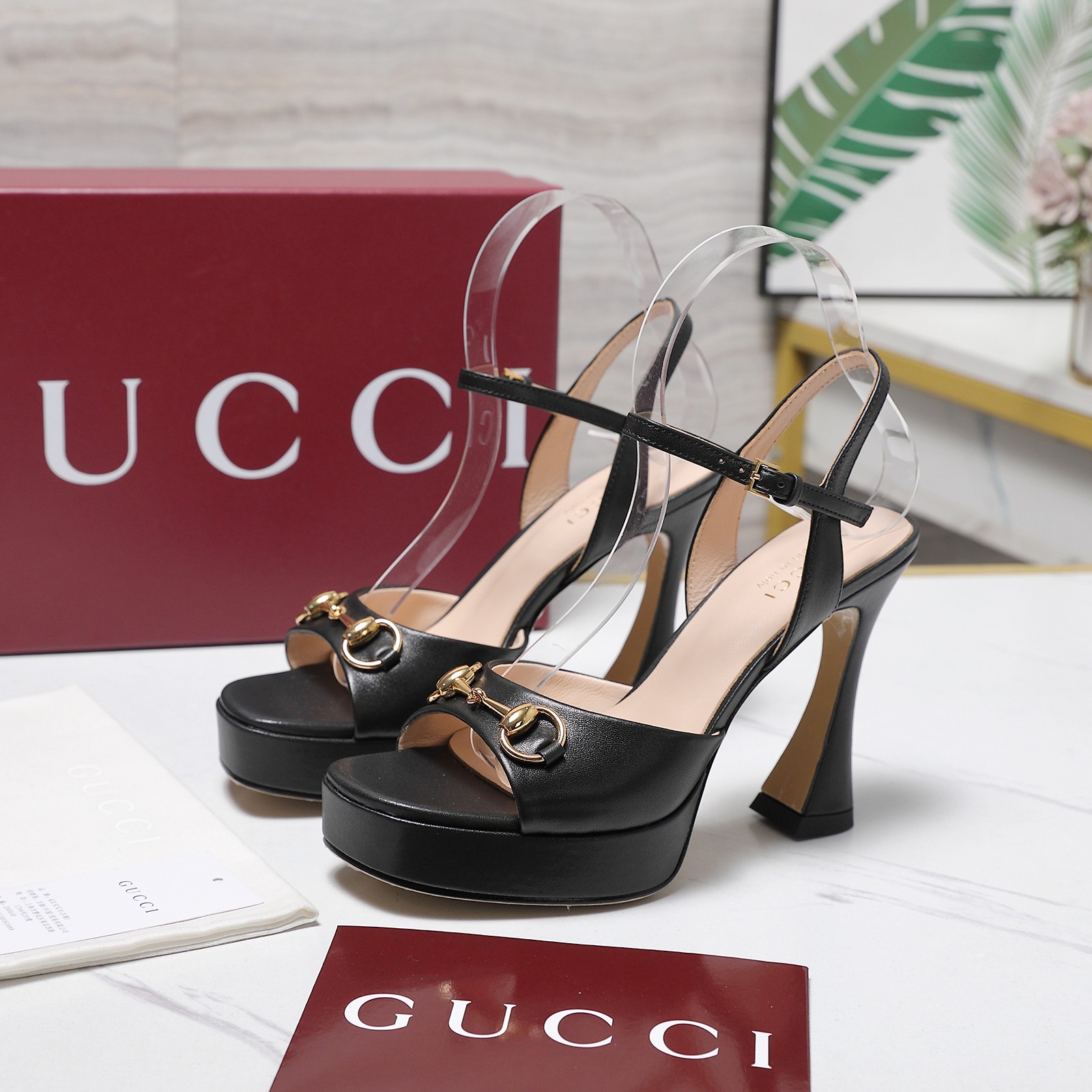 NO:817129,The top version of GUCCI's new sandals, the Paris fashion show model, launches the latest Gucci sky-high waterproof leather high-heeled shoes. This series interprets a new fashion charm. It continues the ultra-high heel design and is favored by well-known overseas bloggers. Millions of fans and bloggers love it, and it sells well at home and abroad. It is out of stock in China. The top version comes in candy color, and every color is beautiful. The upper is imported cowhide/original double G cloth pattern. The lining is sheepskin. The sole is genuine leather. The platform is 2.5cm.  Heel height 11cm, full set of original packaging, sizes 35 to 42 (40.41.42 non-refundable and non-exchangeable) Price, high heels and sandals, gucci, sandals, high heels, cowhide, sheepskin, Leather soles19860909顶级版本 GUCCI新款凉鞋 巴黎时装秀场款 推出最新款Guccl恨天高防水台牛皮高跟鞋 此系列演绎全新时尚魅力 延续超高跟设计,深得海外知名博主青睐 千万粉丝博主倾情演绎,畅销海内外 国内已经断货,顶级版本 糖果色配色,每个颜色都是绝美 , 鞋面进口牛皮/原版双G布纹 内里羊皮 鞋底真皮大底 水台2.5cm 跟高11cm 包装全套原版包装 码数35一42码（40.41.42不退不换） 价格,高跟鞋凉鞋,gucci,sandals,high heels,cowhide,sheepskin,Leather soles,Women's Shoes
