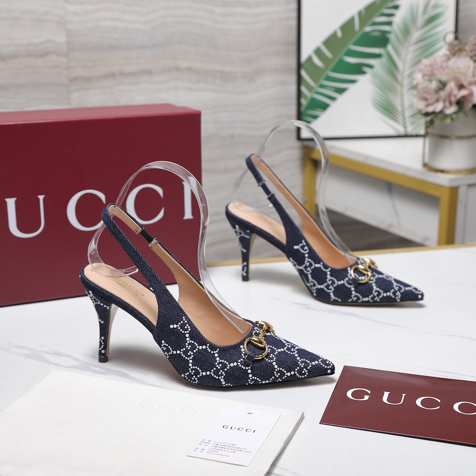 NO:817103,Top version 2026 CUCCI counter synchronized spring and summer new styles Gucci 26S spring and summer new products double G diamond chain buckle back strap sandals and high heels Guccⅰ classic women's shoes: original one-to-one development, carefully modulated shoe last, the fabric adopts the original texture. Imported sheepskin. With original plate chain buckle, it is exquisite and impeccable!  The G family embodies the sense of high-end. It always impresses people. It looks like a simple style, but it is inexplicably high-end on the feet. It is very sexy and allows you to easily match it to show various styles. The upper is made of imported patent leather chain fasteners. The lining is made of imported sheepskin. Genuine leather sole imported from Italy. Heel height: 10cm. Size, 35-42 (40.41 42 customized). Packaging original green box packaging  Price based on quantity, high heels and sandals, gucci, gucci, sandals, high heels, sheepskin19860909顶级版本 2026CUCCI专柜同步春夏新款 Gucci 26S春夏新品双G钻链扣后带凉鞋高跟 Guccⅰ 经典女鞋:原版一比一开发,精心调制的鞋楦,面料采用原版质感.进口羊皮.配原板链条扣细腻到无可挑剔！ G家在体现高级感这块 总让人大写的服气 看起来蛮简单的款式 但上脚就莫名很高阶 非常性感 让你轻松搭配尽显各种风格 鞋面采用进口漆皮链条扣件 内里采用进口羊皮 意大利进口真皮底 跟高:10cm 码数,35-42（40.41 42订做） 包装原版绿盒包装 跑量价,高跟鞋凉鞋,gucci,gucci,sandals,high heels,sheepskin,Women's Shoes