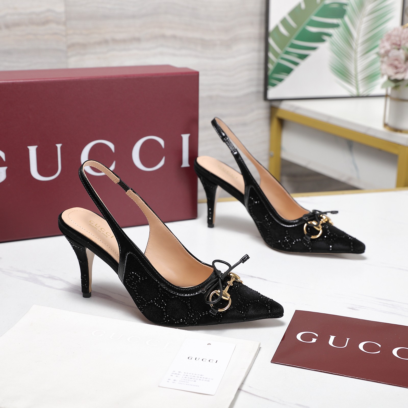 NO:876349,Top version 2026 CUCCI counter synchronized spring and summer new styles Gucci 26S spring and summer new products double G diamond chain buckle back strap sandals and high heels Guccⅰ classic women's shoes: original one-to-one development, carefully modulated shoe last, the fabric adopts the original texture. Imported sheepskin. With original plate chain buckle, it is exquisite and impeccable!  The G family embodies the sense of high-end. It always impresses people. It looks like a simple style, but it is inexplicably high-end on the feet. It is very sexy and allows you to easily match it to show various styles. The upper is made of imported patent leather chain fasteners. The lining is made of imported sheepskin. Genuine leather sole imported from Italy. Heel height: 10cm. Size, 35-42 (40.41 42 customized). Packaging original green box packaging  Price based on quantity, high heels and sandals, gucci, gucci, sandals, high heels, sheepskin19860909顶级版本 2026CUCCI专柜同步春夏新款 Gucci 26S春夏新品双G钻链扣后带凉鞋高跟 Guccⅰ 经典女鞋:原版一比一开发,精心调制的鞋楦,面料采用原版质感.进口羊皮.配原板链条扣细腻到无可挑剔！ G家在体现高级感这块 总让人大写的服气 看起来蛮简单的款式 但上脚就莫名很高阶 非常性感 让你轻松搭配尽显各种风格 鞋面采用进口漆皮链条扣件 内里采用进口羊皮 意大利进口真皮底 跟高:10cm 码数,35-42（40.41 42订做） 包装原版绿盒包装 跑量价,高跟鞋凉鞋,gucci,gucci,sandals,high heels,sheepskin,Women's Shoes