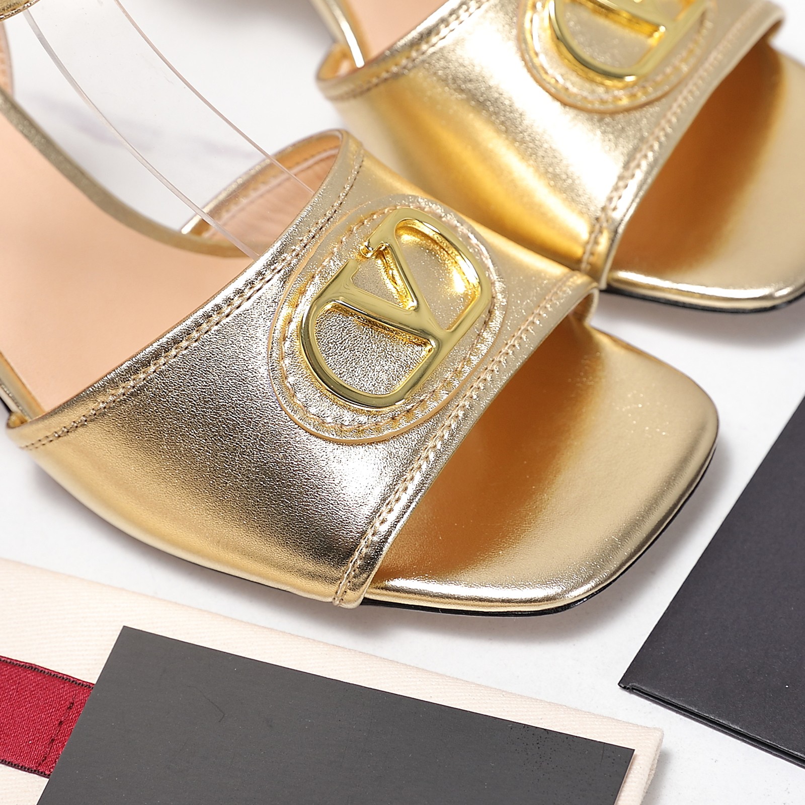 Valentino Slides