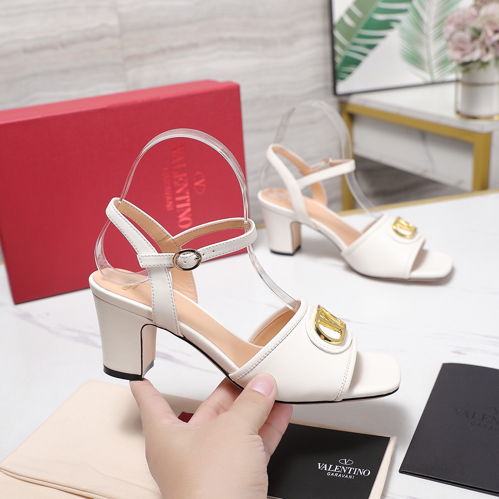 Valentino Slides