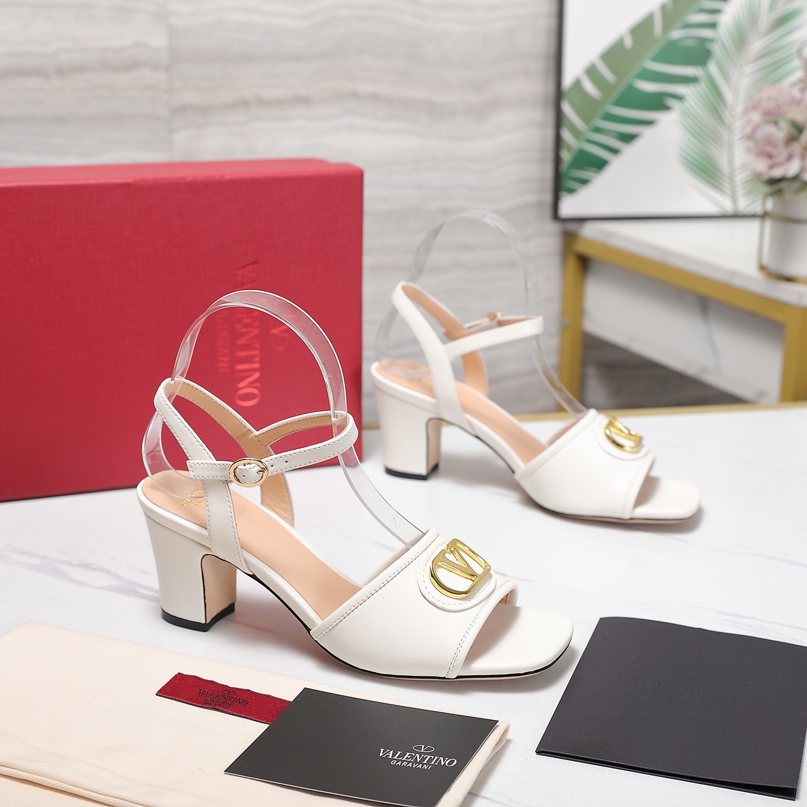 Valentino Slides