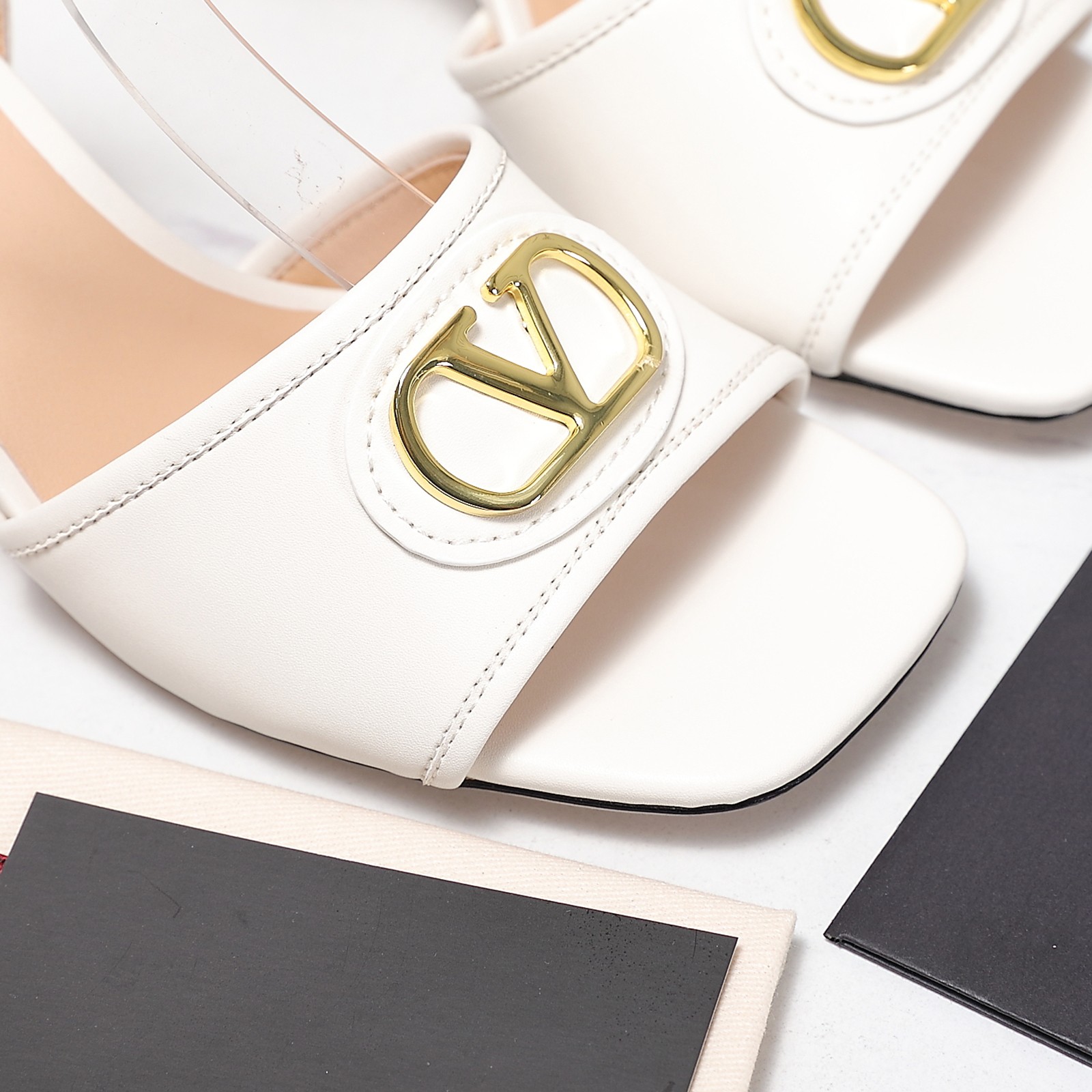 Valentino Slides