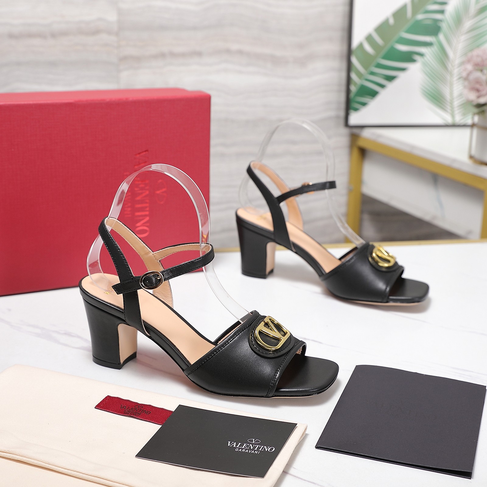 Valentino Slides