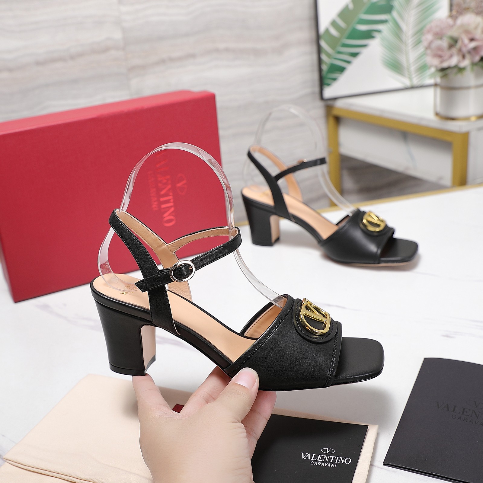 Valentino Slides