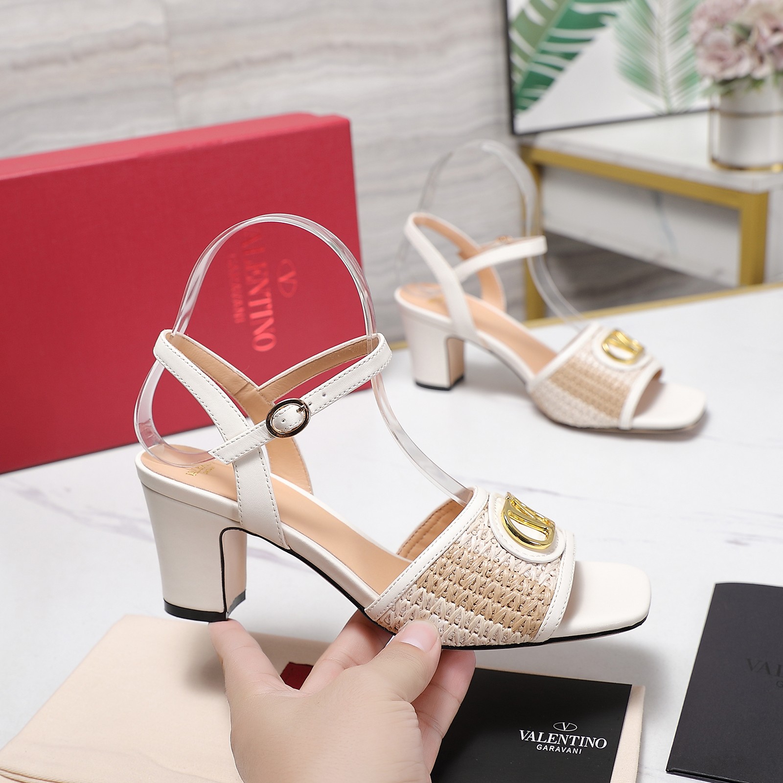 Valentino Slides