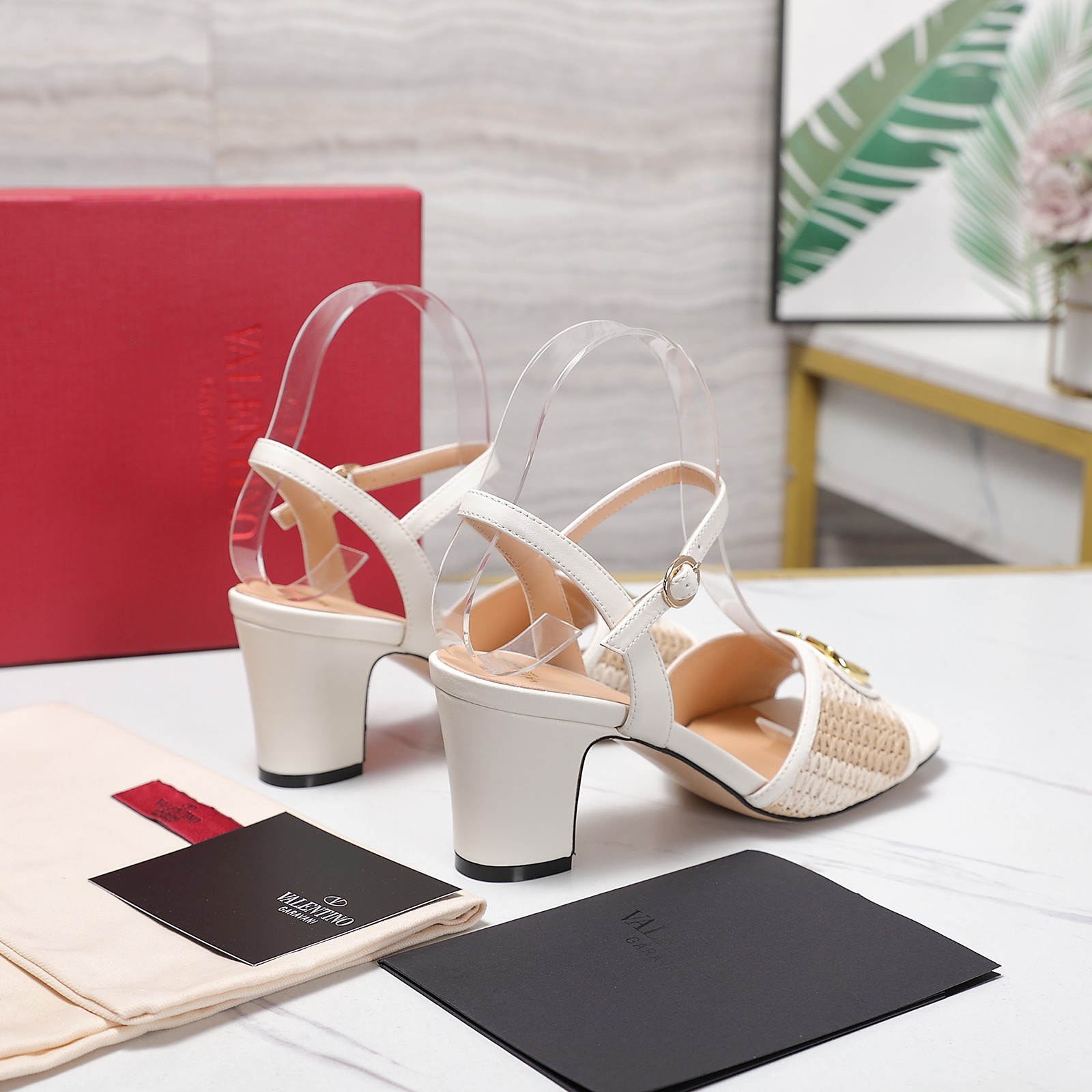Valentino Slides