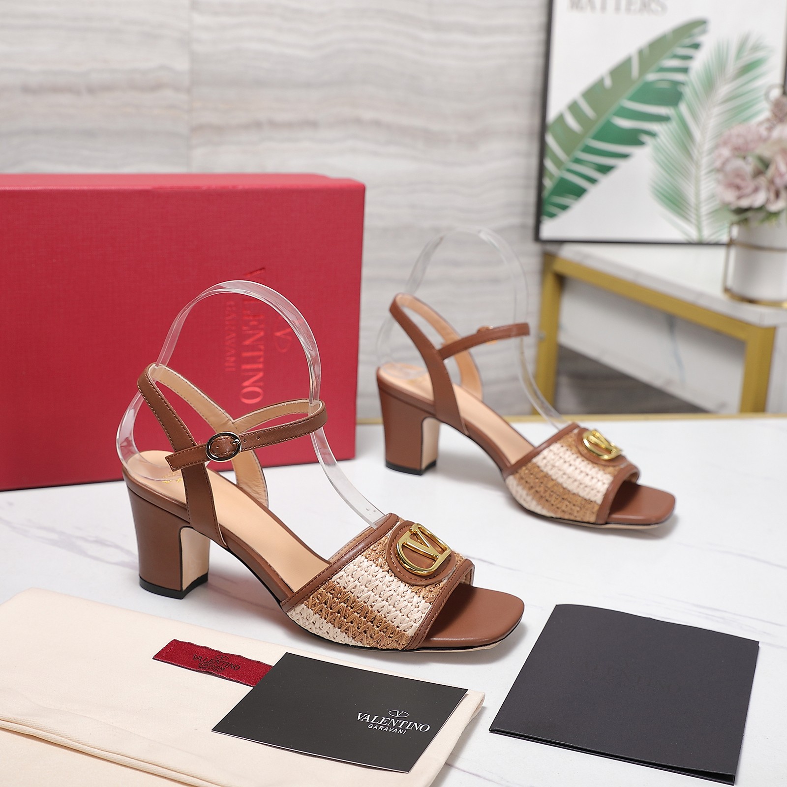 Valentino Slides