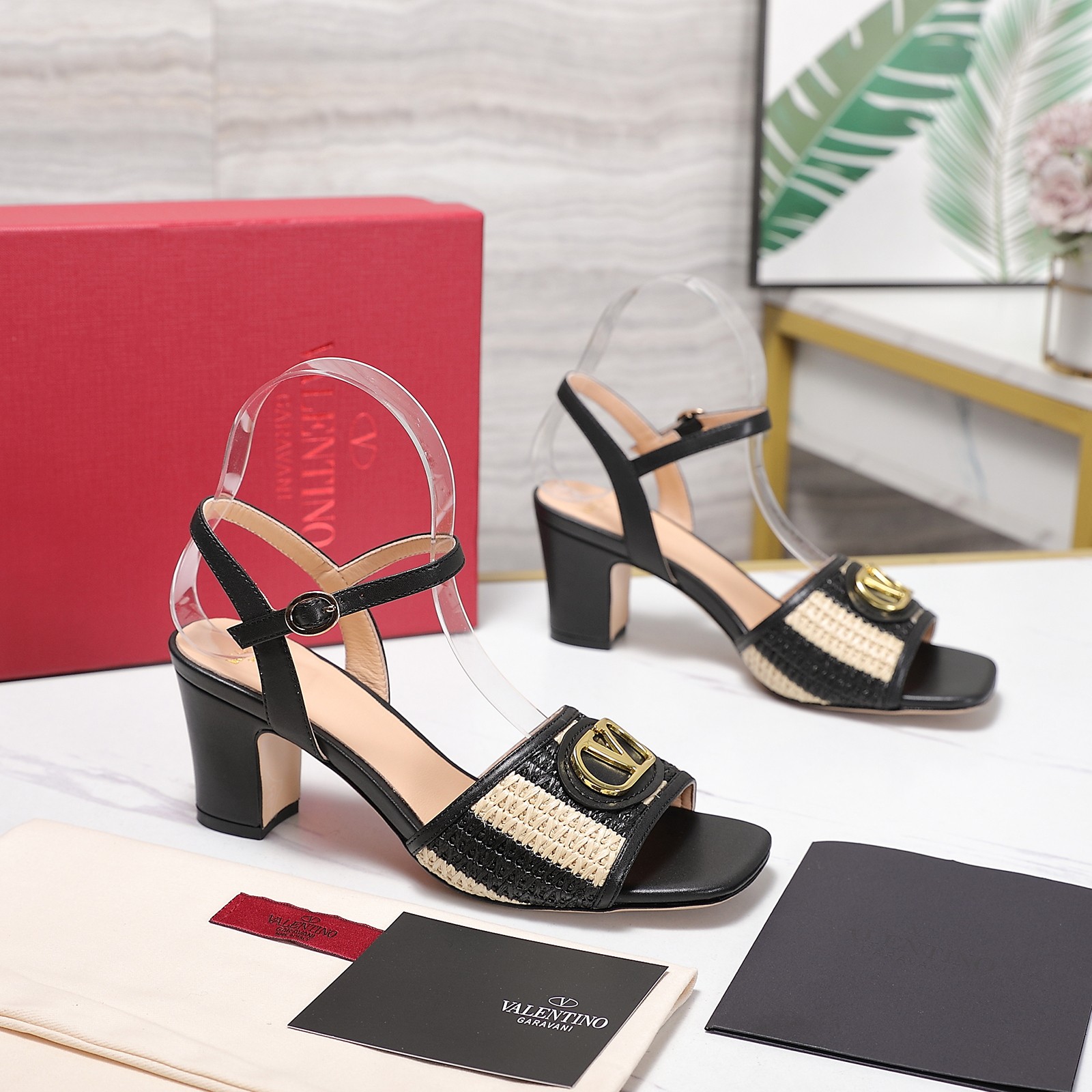 Valentino Slides
