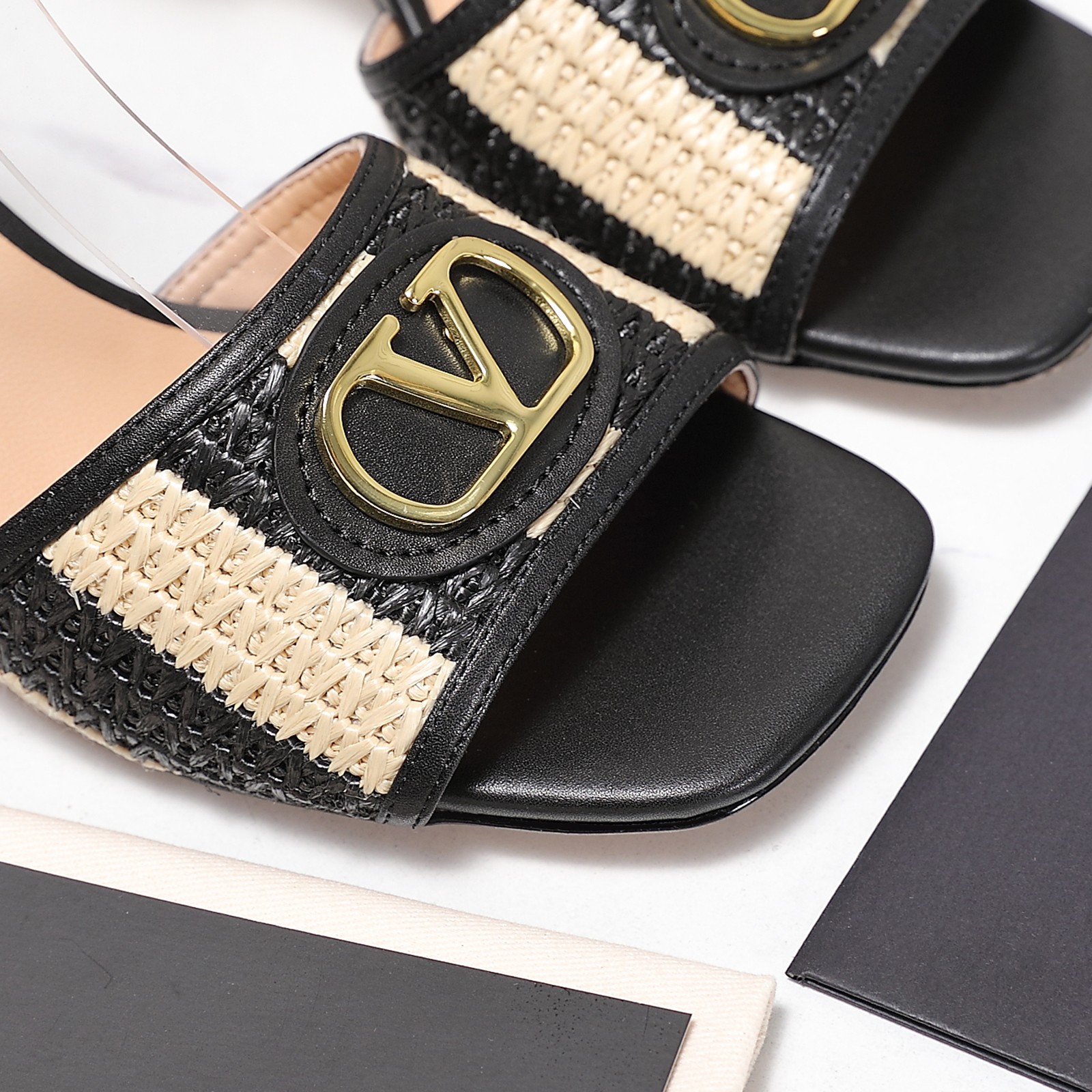 Valentino Slides