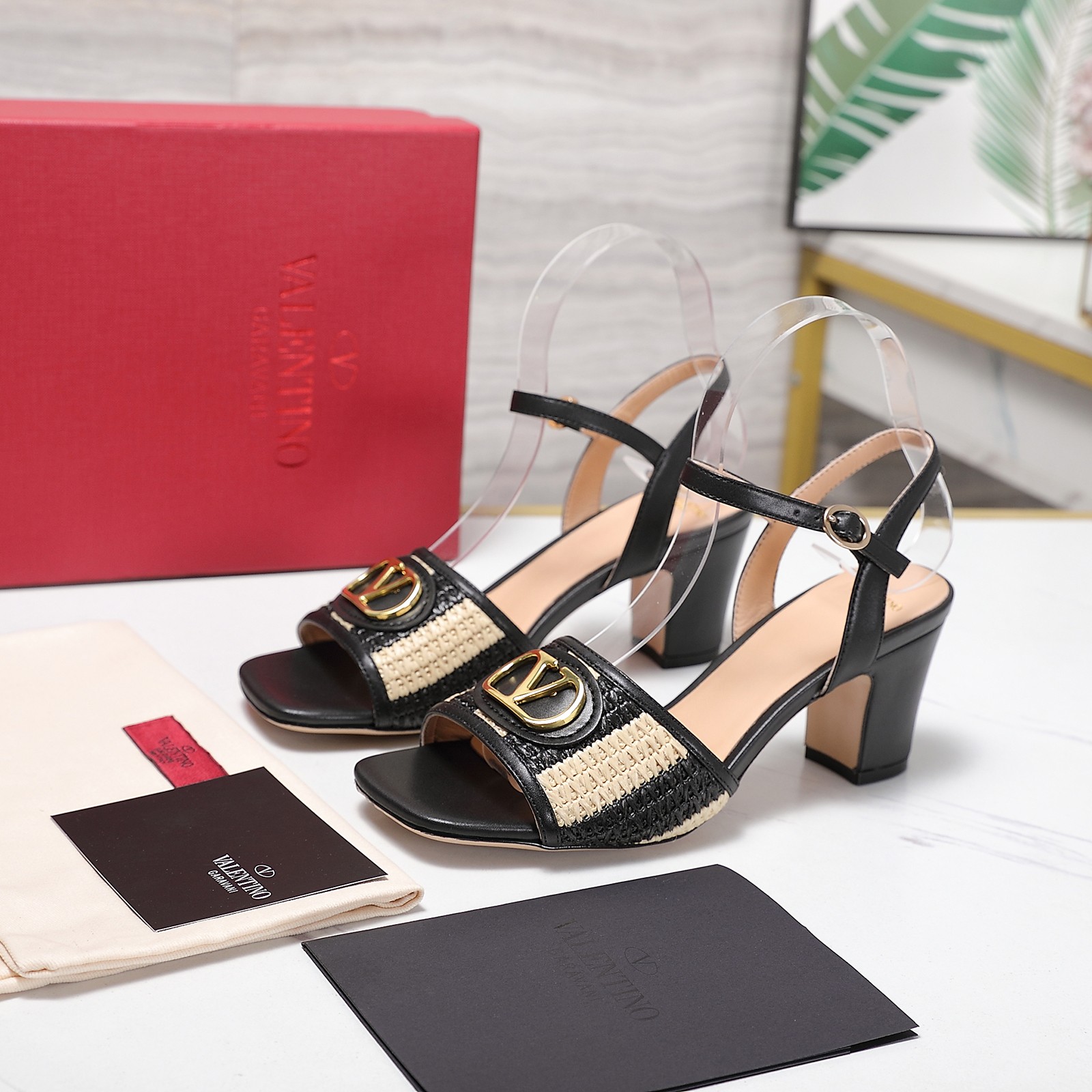 Valentino Slides