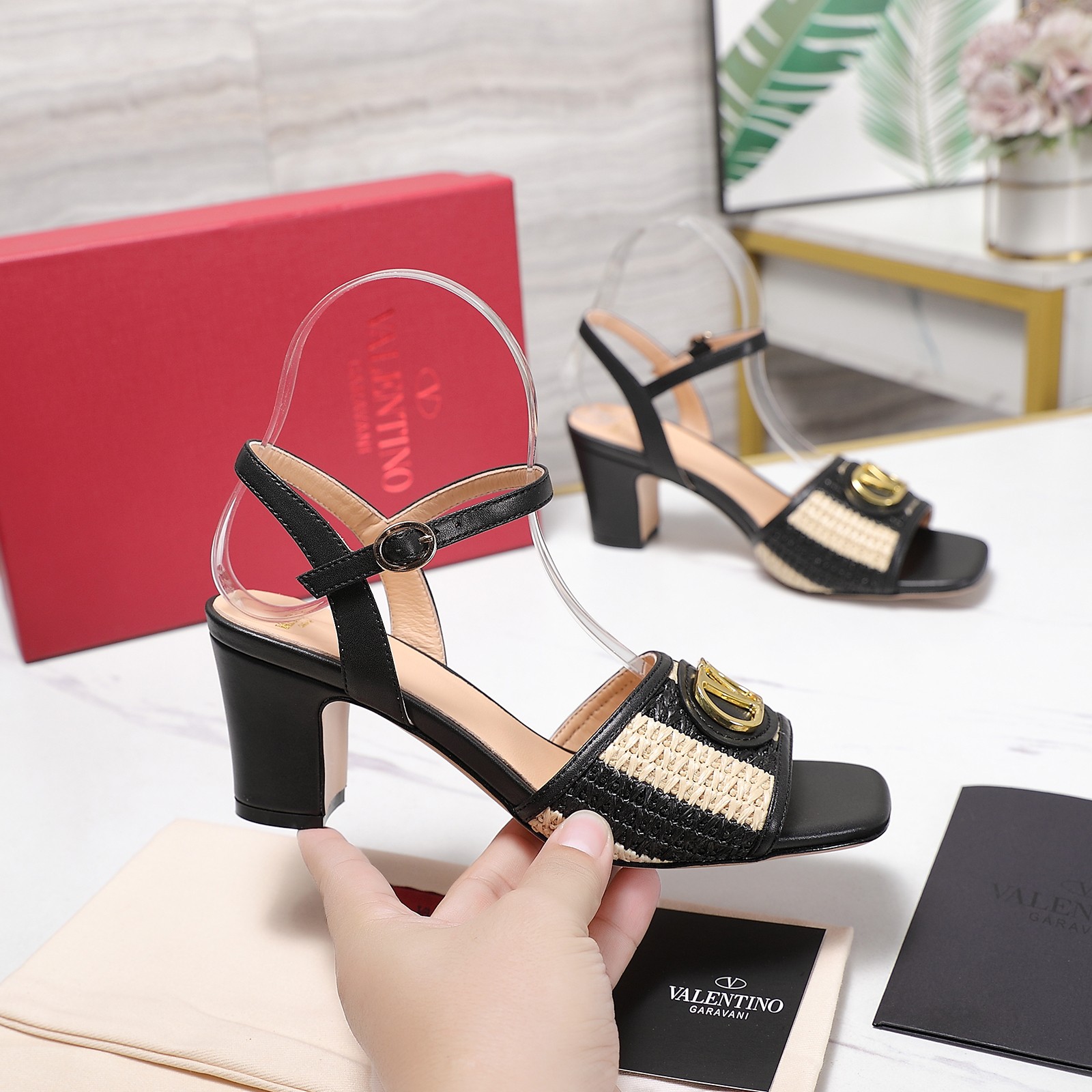 Valentino Slides