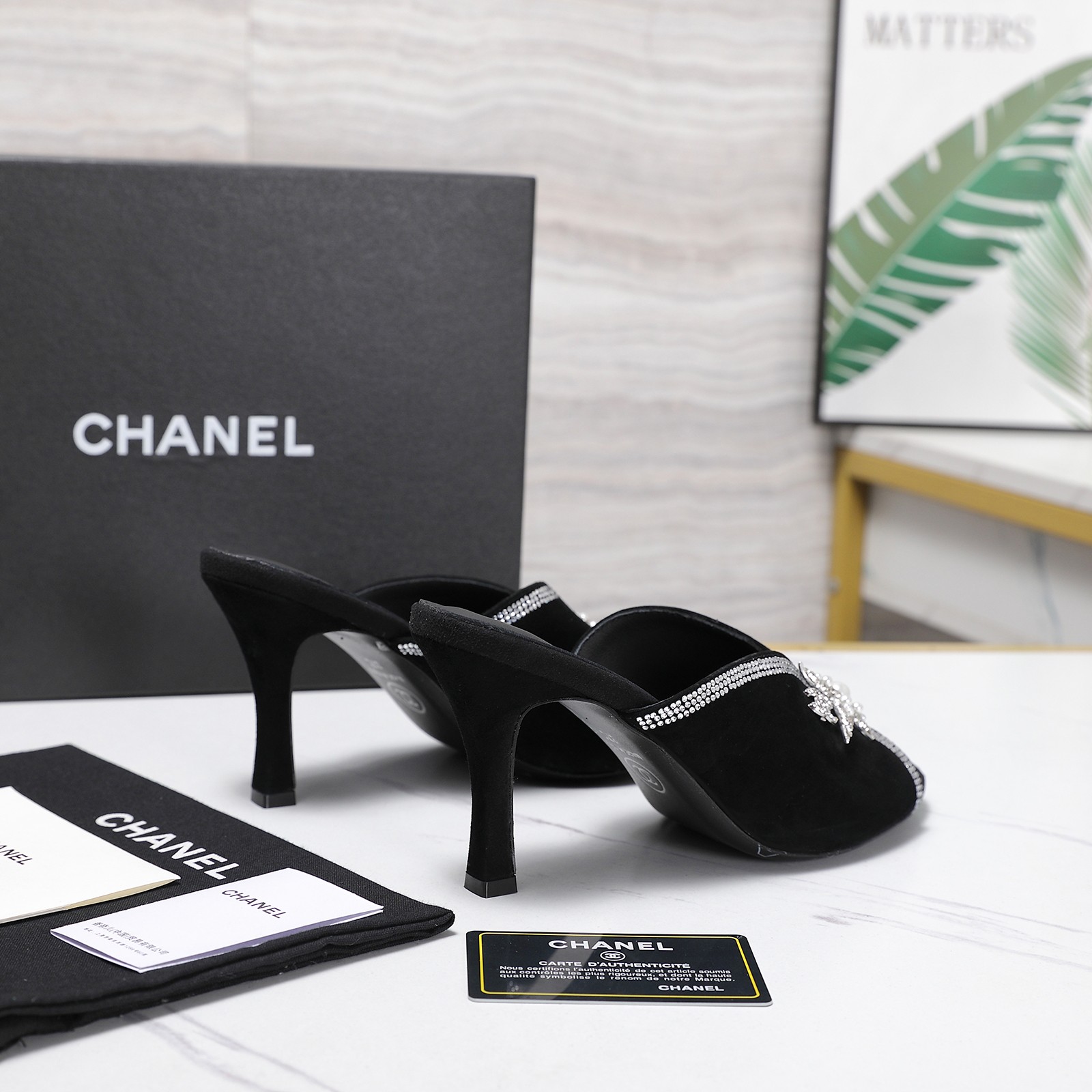 NO:889096,High version of Xiaoxiangjia sandals CHANE*｜, a big hit!  Xiaoxiang 2026 official website new model. Chanel's new sandals and dancing shoes series new loafers are full of retro style. The delicate shoe shape is very pleasing to look at. The small round head makes the feet thinner. The upper feet give people the retro feeling shoes of the first generation, European and American catwalk models, hot products. 1 Original customized cashmere leather 2 Original inner sheepskin + insole 3 Outsole: Original Italian leather outsole. Heel height 9 cm  4 sizes 35-41 (40 41 customized, non-returnable), high heels and slippers, chanel, chanel, chanel, loafers, sandals, high heels, slippers, sheepskin, Leather soles19860909高版本小香家凉鞋CHANE*｜,大爆款！小香2026官网新款.香奈儿新款凉鞋跳舞鞋系列新品乐福鞋满满的复古风 秀气的鞋型 看着就很讨喜,小圆头 衬托脚也变得瘦瘦的,上脚给人就是一年代的复古情怀鞋、欧美走秀新款,爆款产品 1原版定制羊绒皮 2原版内里羊皮+鞋垫 3大底:原版意大利真皮大底.跟高9厘米 4码数35-41（40 41定做不退换）,高跟鞋拖鞋,chanel,chanel,chanel,loafers,sandals,high heels,slippers,sheepskin,Leather soles,Women's Shoes