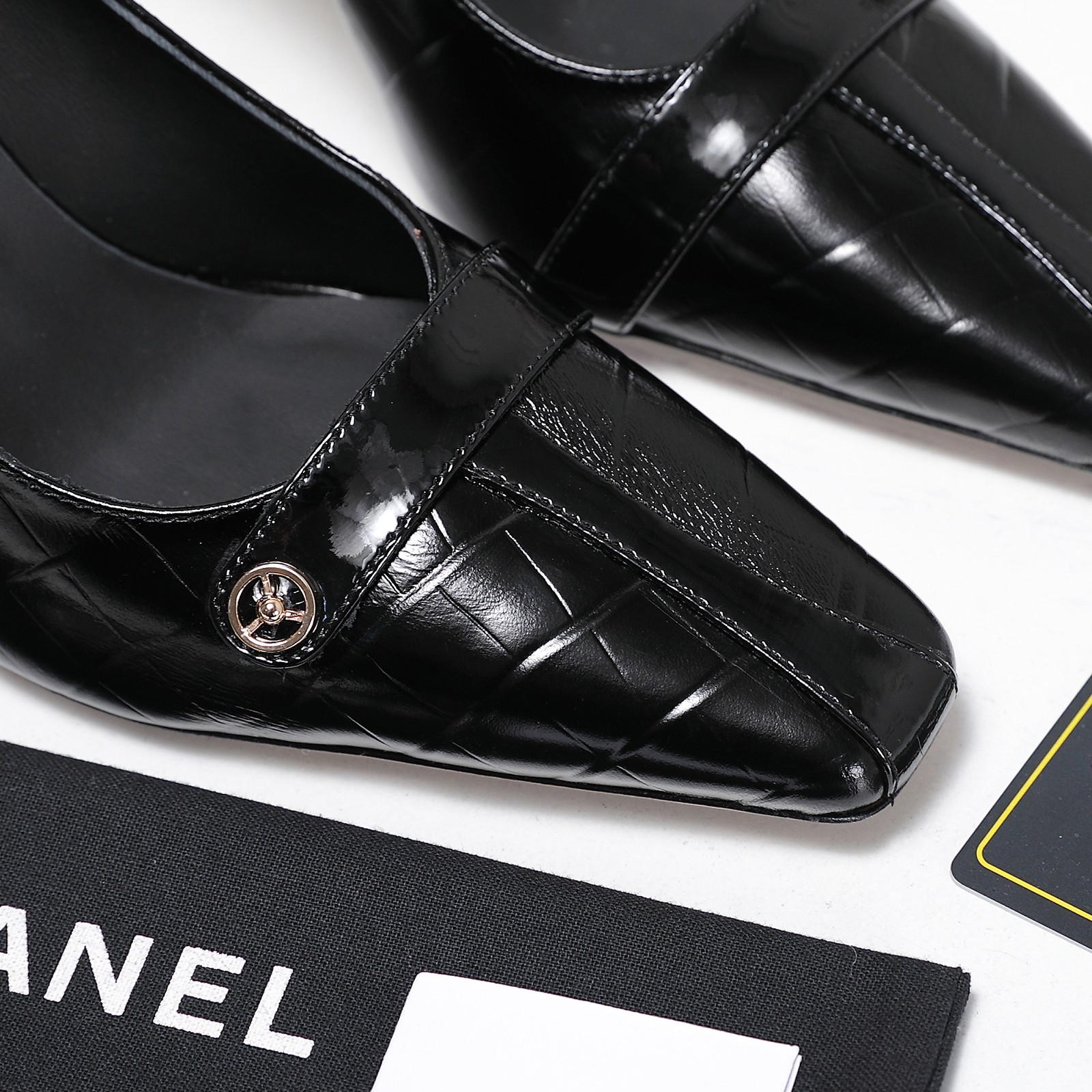 NO:889088,High version of Xiaoxiangjia shoes CHANE*｜, a big hit!  Xiaoxiang 2026 official website Chanel's new four-season shoes, the new series of loafers are full of retro style and elegant shoe shape, which is very pleasing to look at. The small square toe makes the feet thinner, and the upper feet give people a kind of retro feeling shoes of the era. New models from European and American catwalks. Popular products look beautiful when worn on the legs. Series of shoes 1. Original customized stone grain cowhide/sheepskin 2. Original sheepskin lining insole  3 outsole: Original genuine leather outsole. Heel height 8.5 cm. 4 sizes 35-41 (40 41 customized, non-refundable), high-heeled shoes, chanel, chanel, chanel, loafers, high heels, cowhide, sheepskin, Leather soles19860909高版本小香家单鞋CHANE*｜,大爆款！小香2026官网香奈儿新款四季单鞋,系列新品乐福鞋满满的复古风 秀气的鞋型 看着就很讨喜,小方头衬托脚也变得瘦瘦的,上脚给人就是一种年代的复古情怀鞋、欧美走秀新款,爆款产品穿起来美腿.系列单鞋 1原版定制石头纹牛皮/羊皮 2原版羊皮内里鞋垫 3大底:原版真皮大底.跟高8.5厘米 4码数35-41（40 41定做不退换）,高跟鞋单鞋,chanel,chanel,chanel,loafers,high heels,cowhide,sheepskin,Leather soles,Women's Shoes