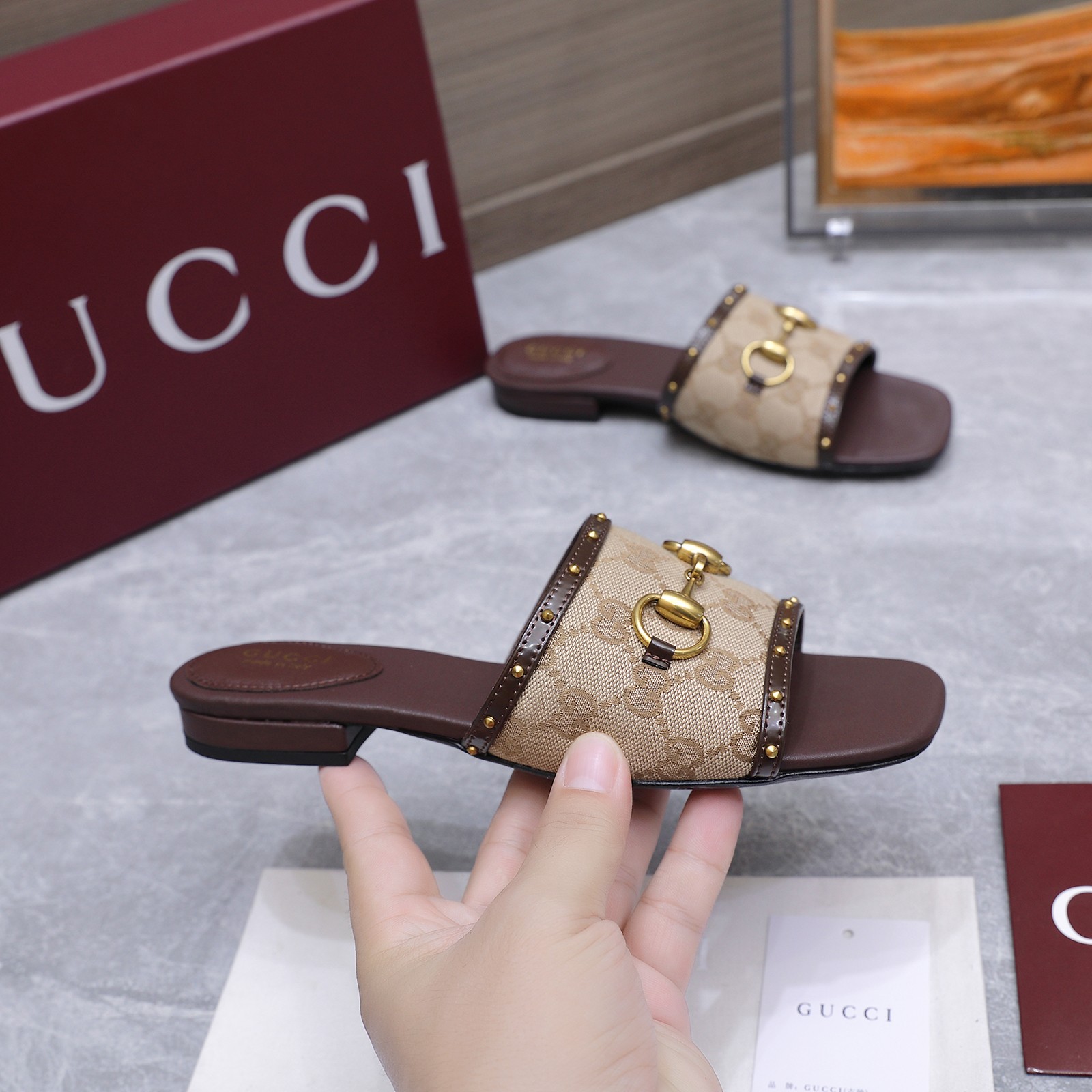 246600390