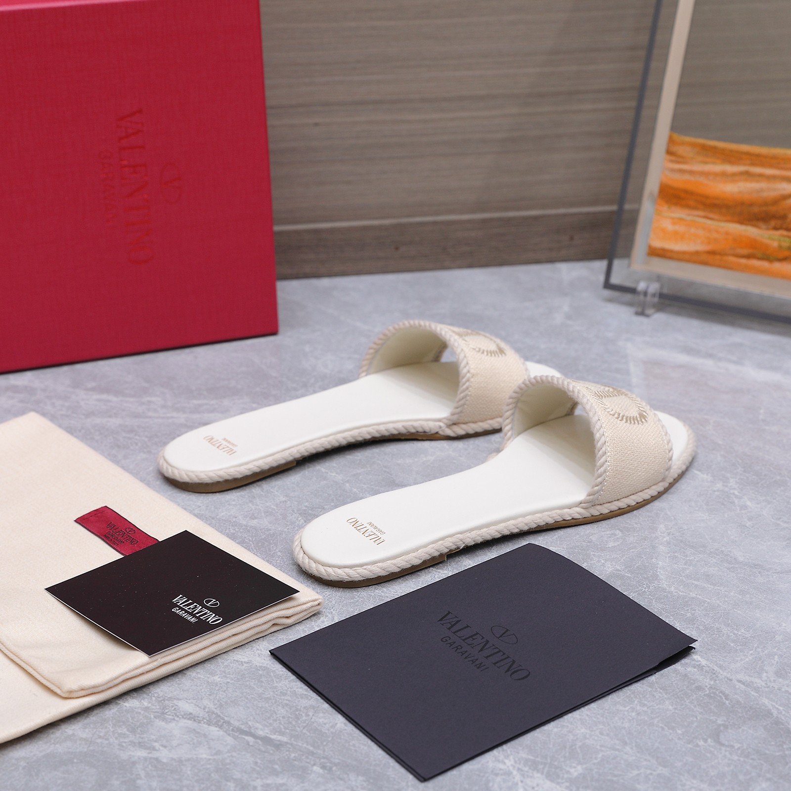 Valentino VLogo Canvas Slides