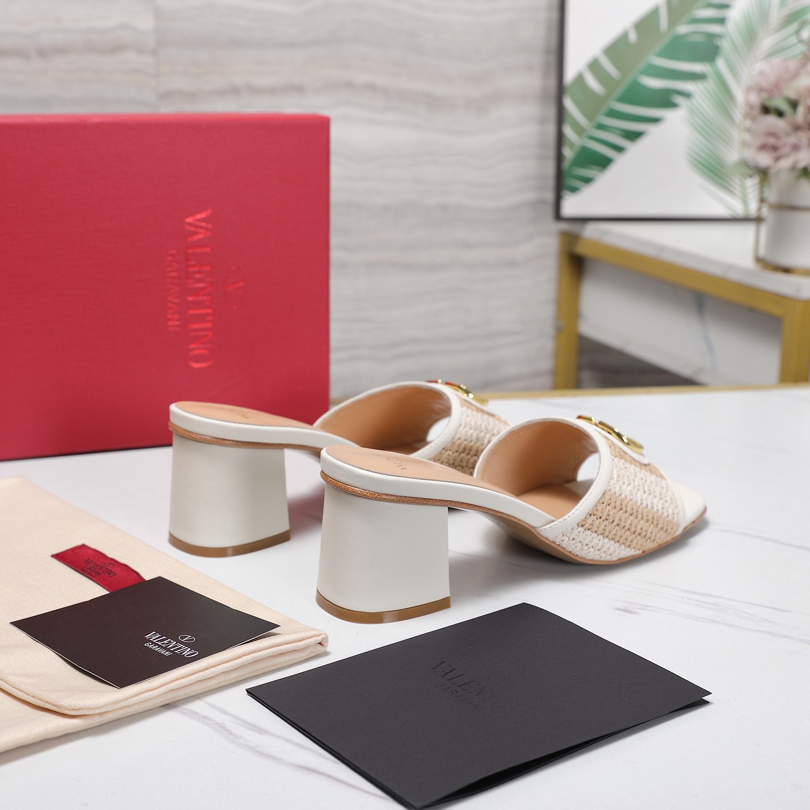 Valentino Slides