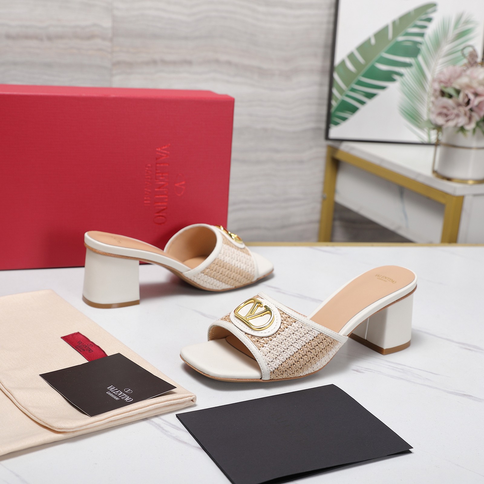 Valentino Slides