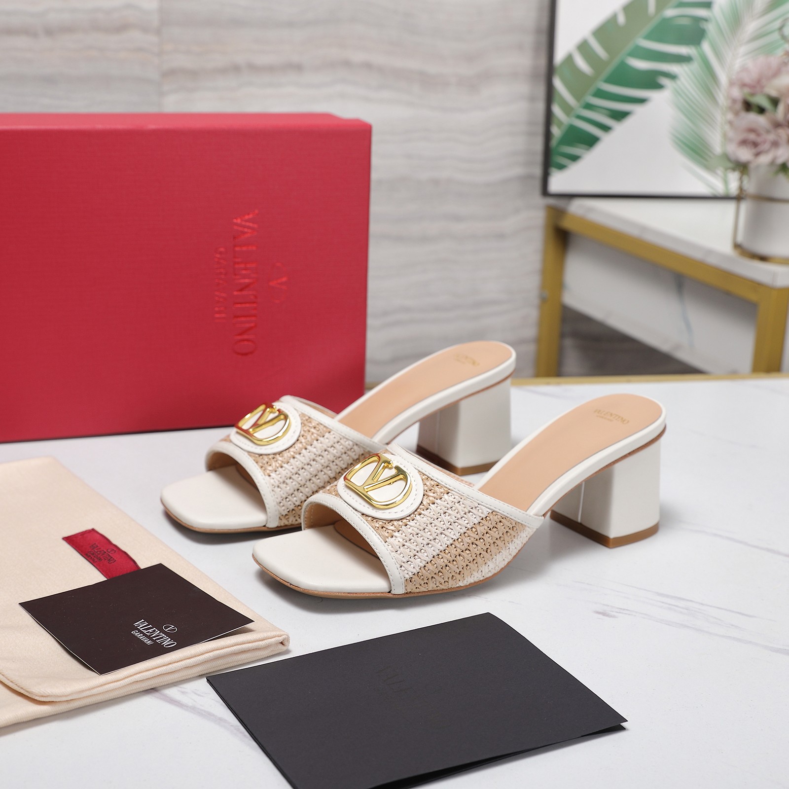 Valentino Slides
