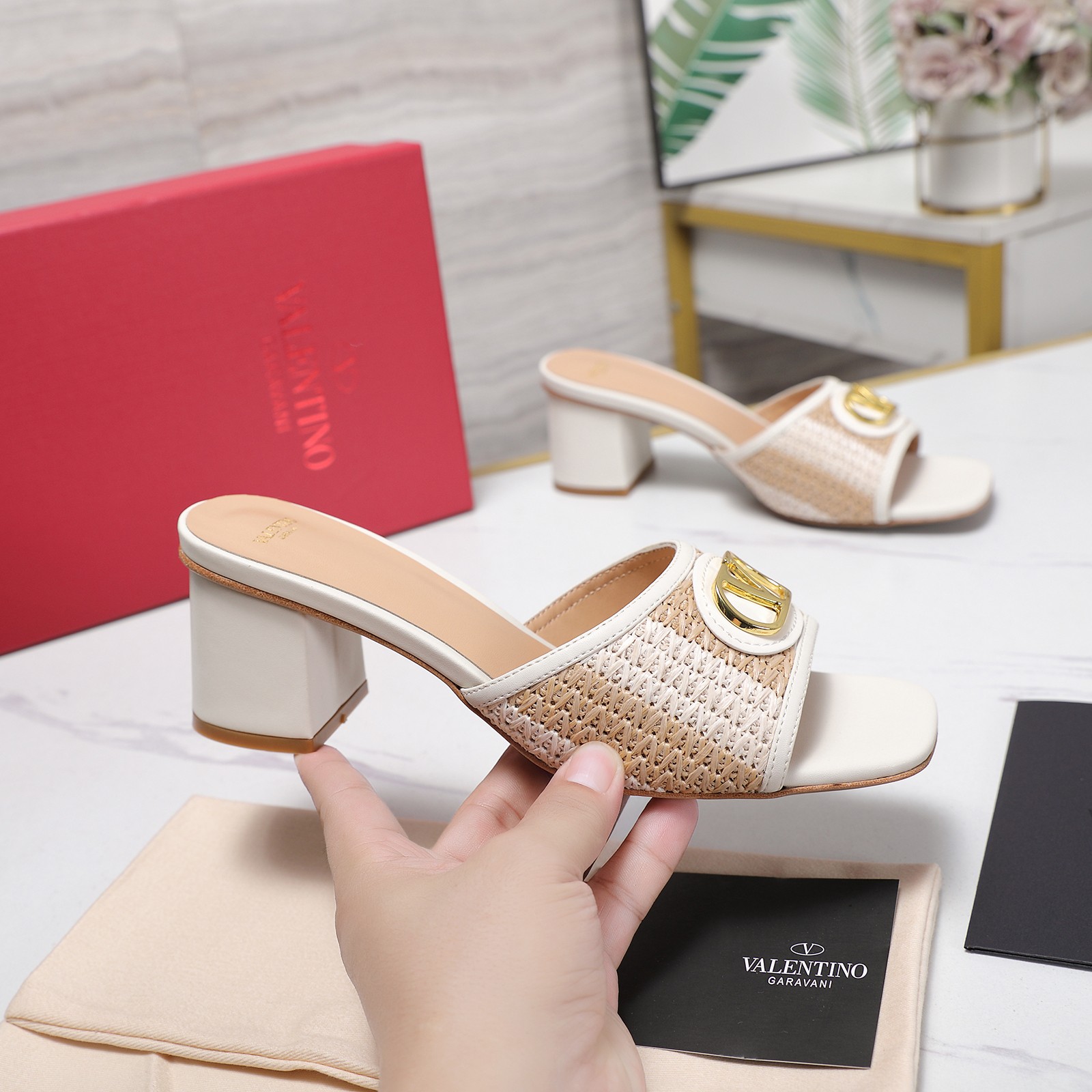 Valentino Slides