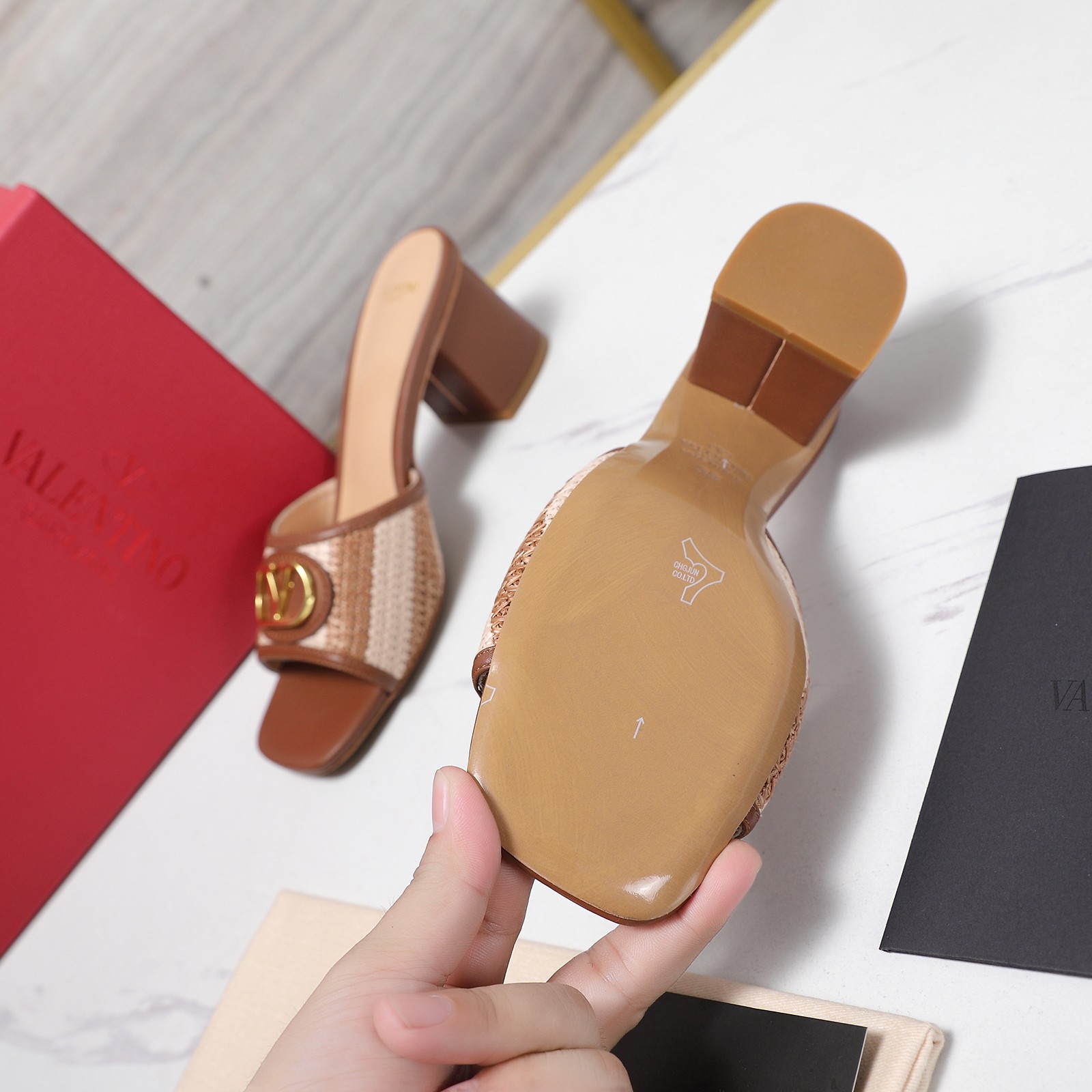 Valentino Slides