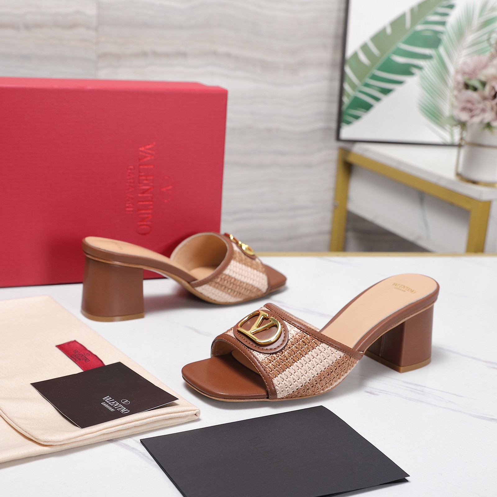 Valentino Slides
