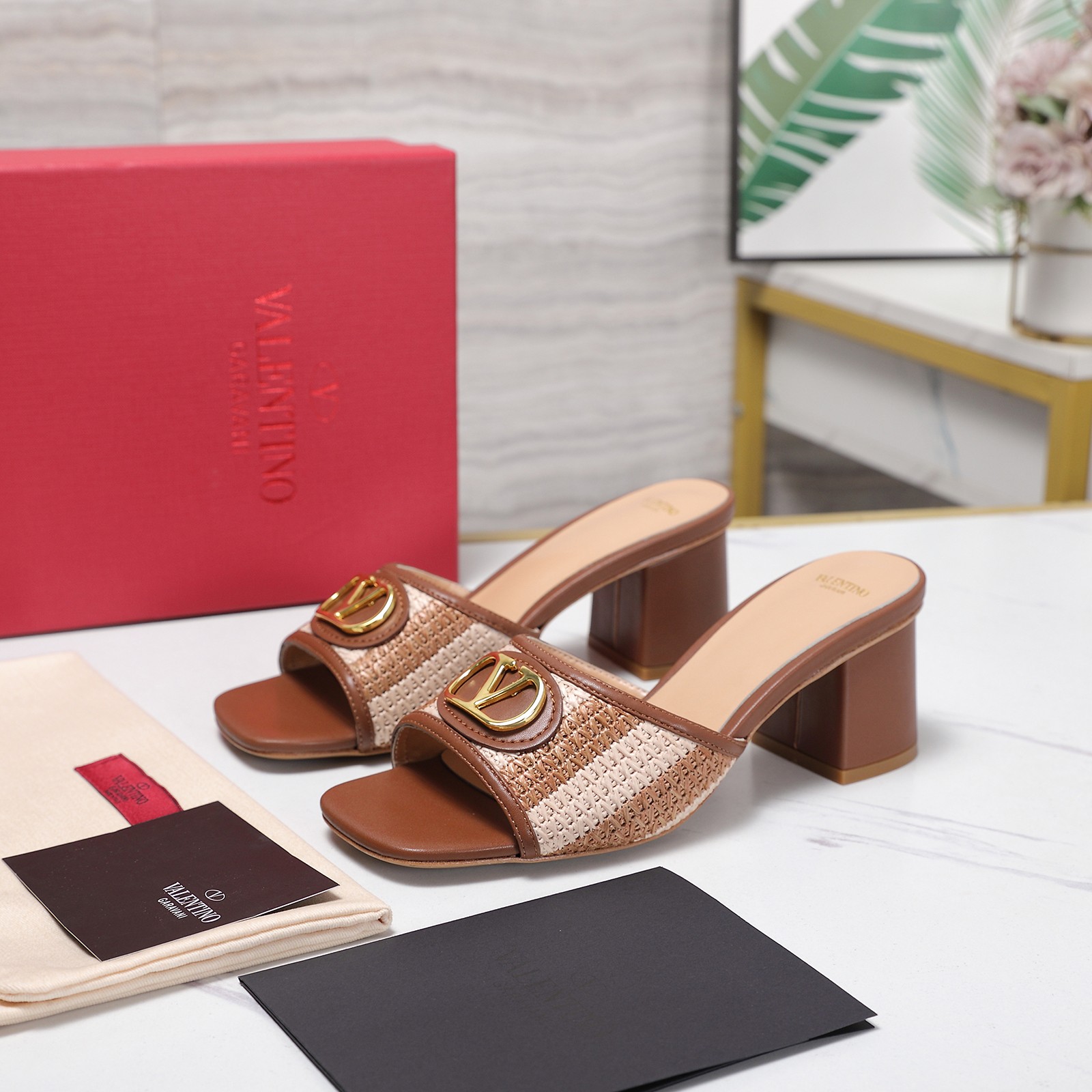 Valentino Slides