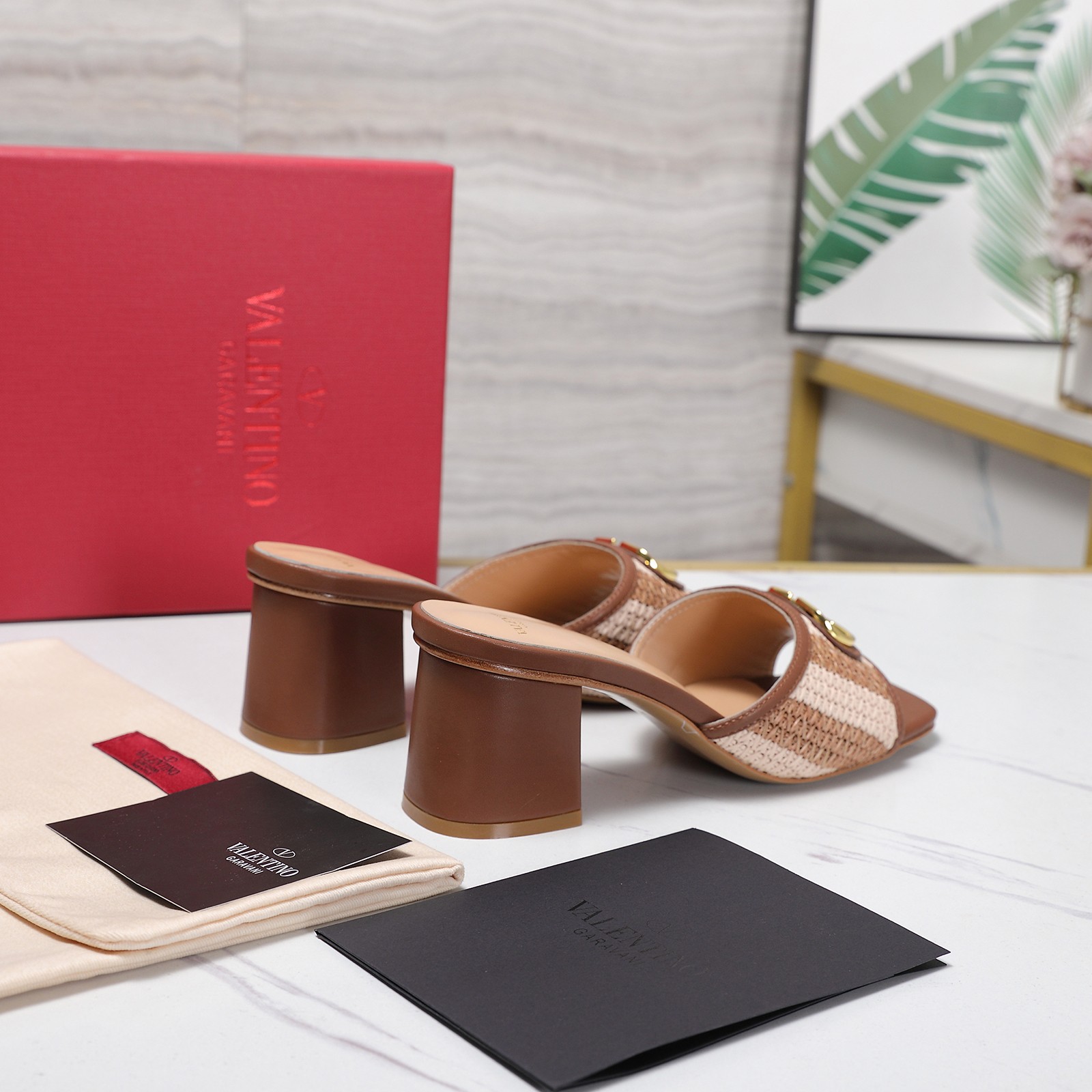 Valentino Slides
