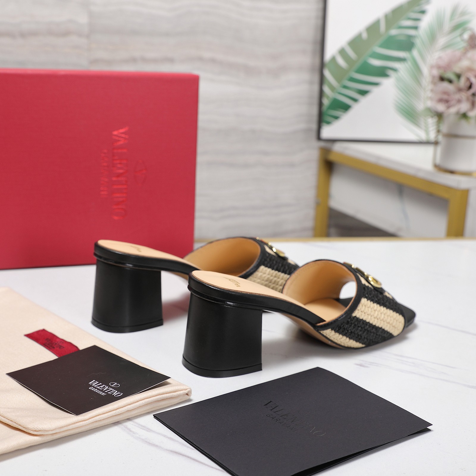 Valentino Slides