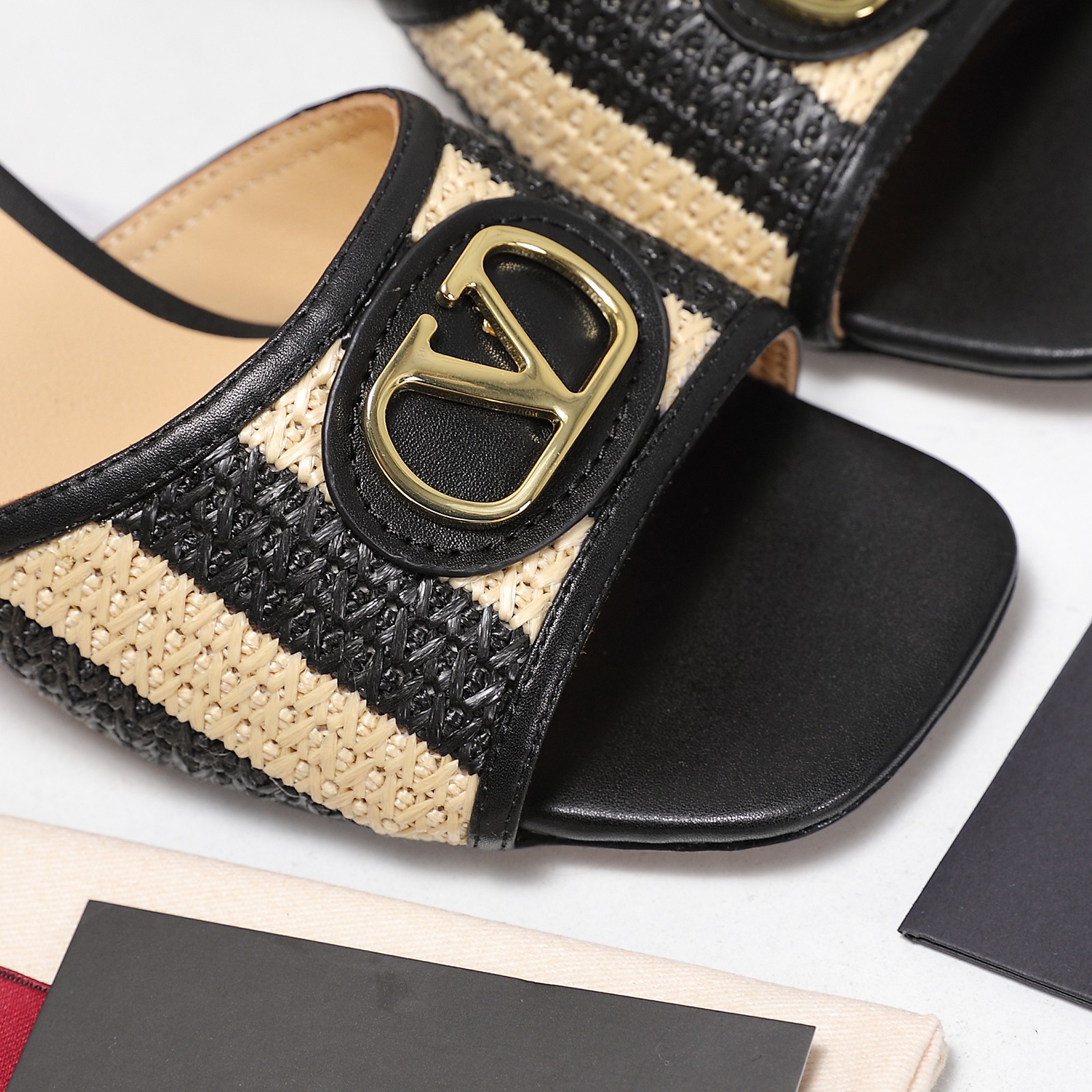 Valentino Slides