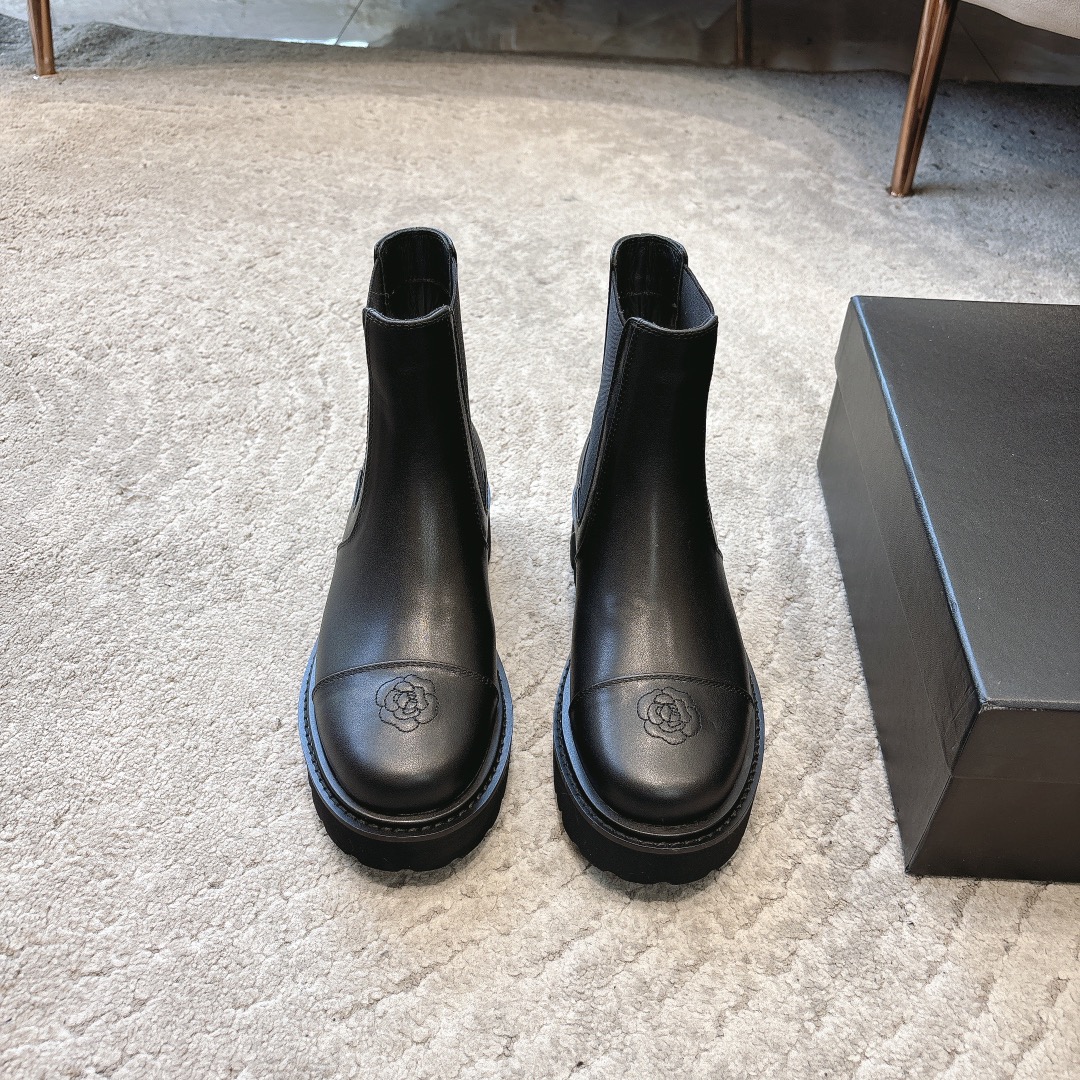 CHANEL 秋冬モデル レディースブーツ スリッポン ストレートブーツ 乗馬ブーツ イタリア製本革アウトソール