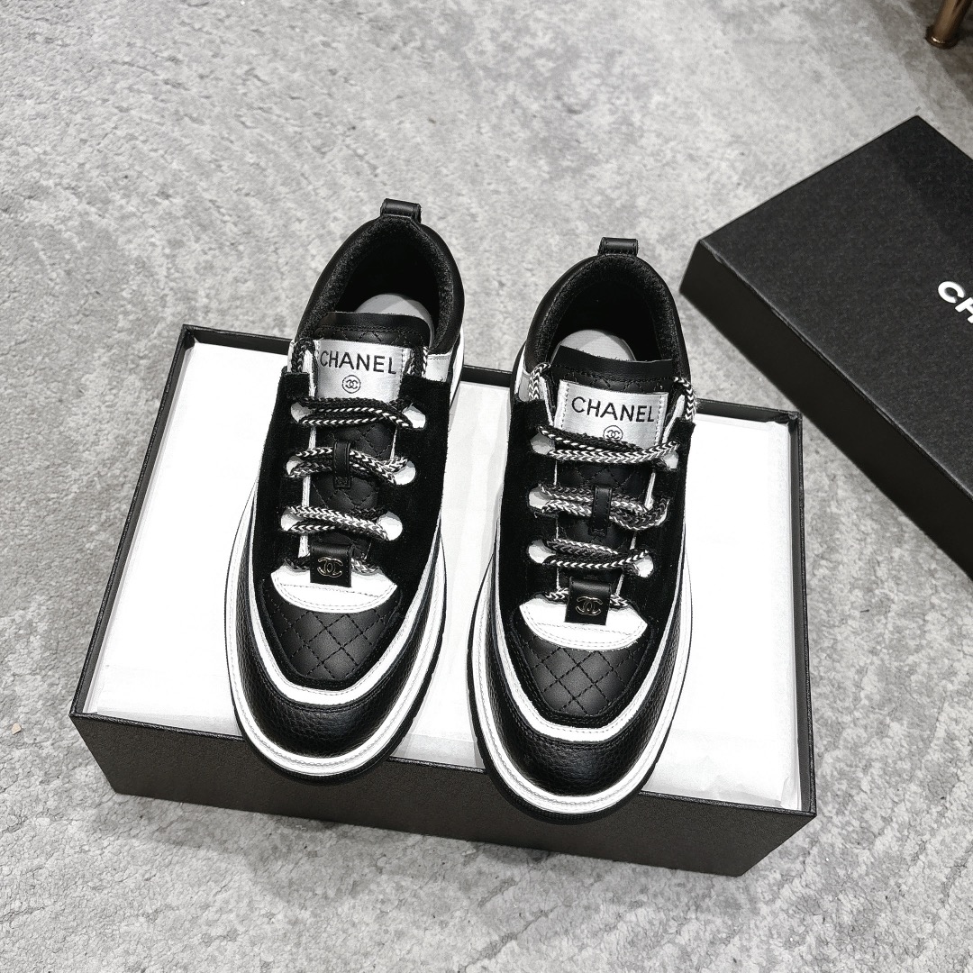 NO:164142,CHANEL 25C spring and summer new sports shoes are available on the official website. The counter is out of stock. Major bloggers are socially recommended. This season's new style is simply closed, looks beautiful with feet, and is casual and casual sports style, cool and natural, interpreting Chanel's fashionable femininity. The overall customization makes all sports models on the market at that time become outdated. This series is now available for sale!  Upper is made of custom imported lychee pattern calfskin customized matte calfskin inner lining original one to one professional custom mesh fabric hardware accessories original full set of mold opening (not universal for market) original customized mold opening TPU combination sole women's size 35-39 (customized for 40 and 41), casual shoes/sports shoes, chanel, chanel, sneakers, cowhide19860909批 CHANEL 25C春夏新款运动鞋 官网同步上 专柜断货王 各大博主社交日推款,这季新款简直闭眼入,上脚狂好看,率性的休闲运动风,飒爽又自然,演绎香奈儿的时髦女性气质,整体定制令当时市面上的所有运动款变得过时,本系列现已登陆发售！ 鞋面 采用定制进口荔枝纹小牛皮定制磨砂小牛皮 内里 原版一比一专业定制网布 五金配件 原版全套开模 (非市场通用) 原版定制开模TPU组合大底 女码35-39(40、41定做),休闲鞋/运动鞋,chanel,chanel,sneakers,cowhide,Women's Shoes