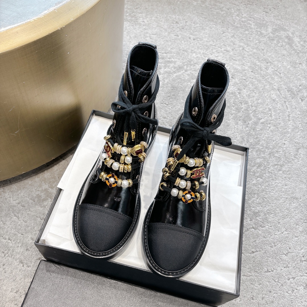 CHANEL 秋冬モデル レディースブーツ スリッポン ストレートブーツ 乗馬ブーツ イタリア製本革底