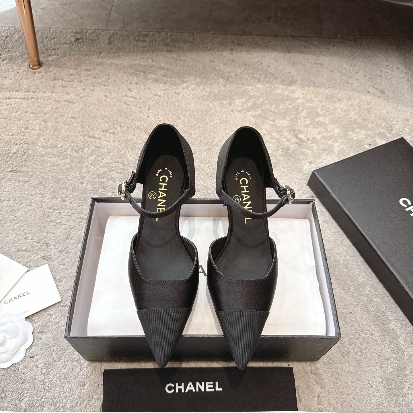 CHANEL сандалі скураныя, робяць скуру ног бялейшай, элегантны фасон