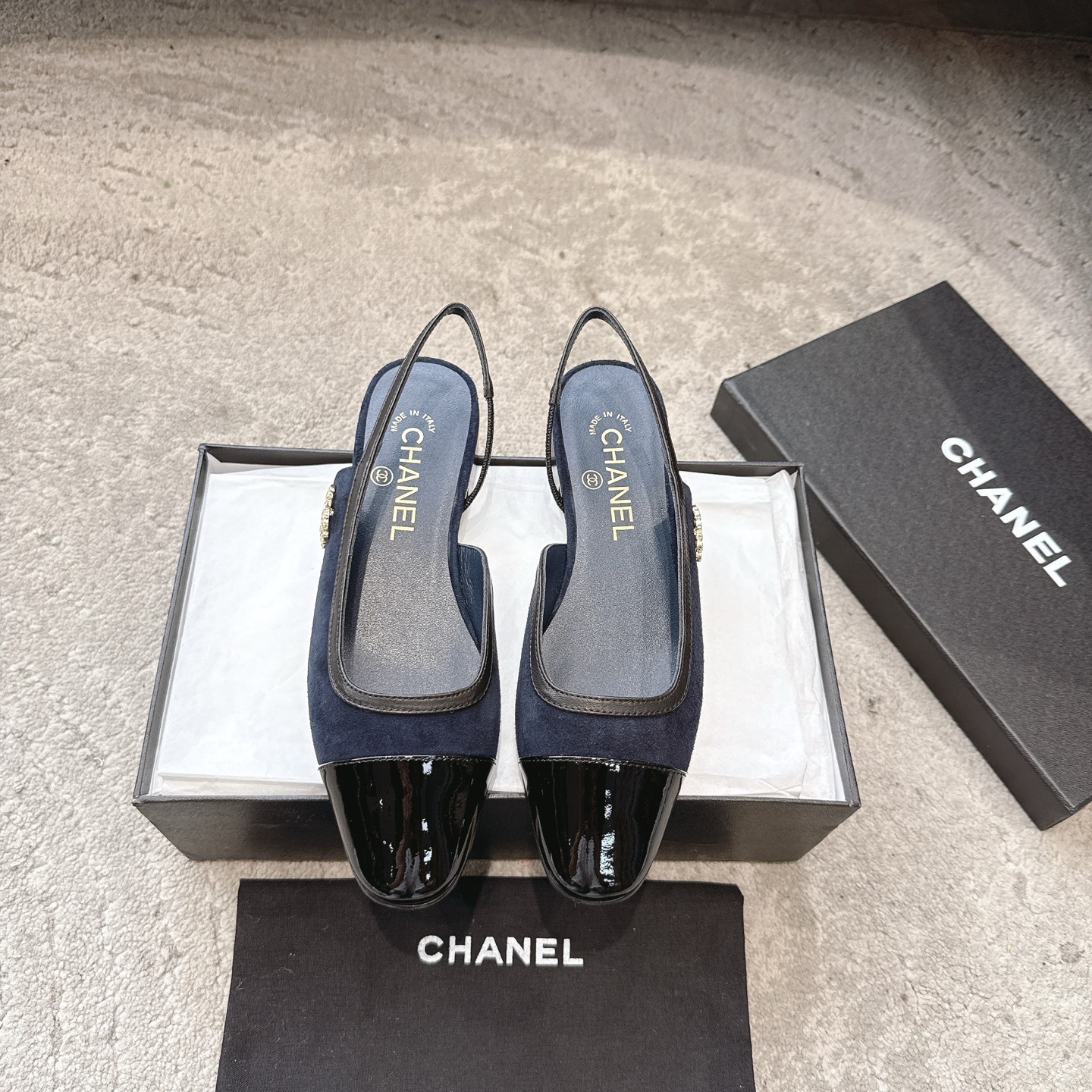 CHANEL сандалі скураныя, робяць ногі светлымі, элегантныя