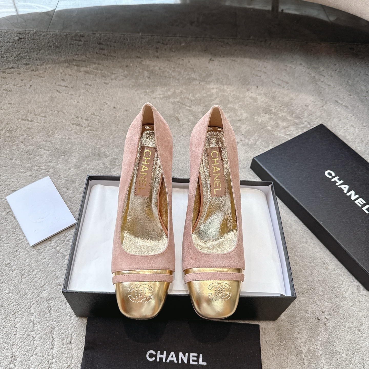 CHANEL сандалі скураныя, робяць ногі светлымі, элегантныя