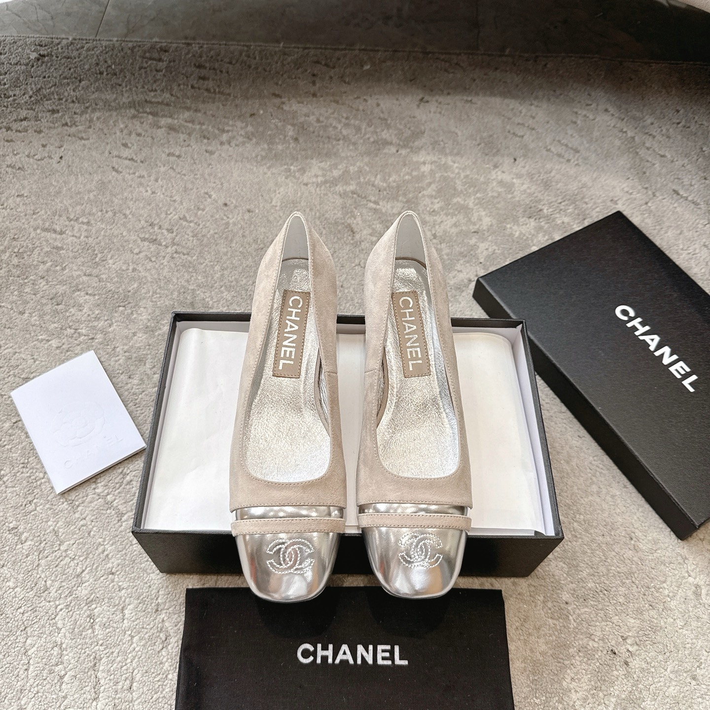 CHANEL сандалі скура выглядае белай скурай элегантны стыль