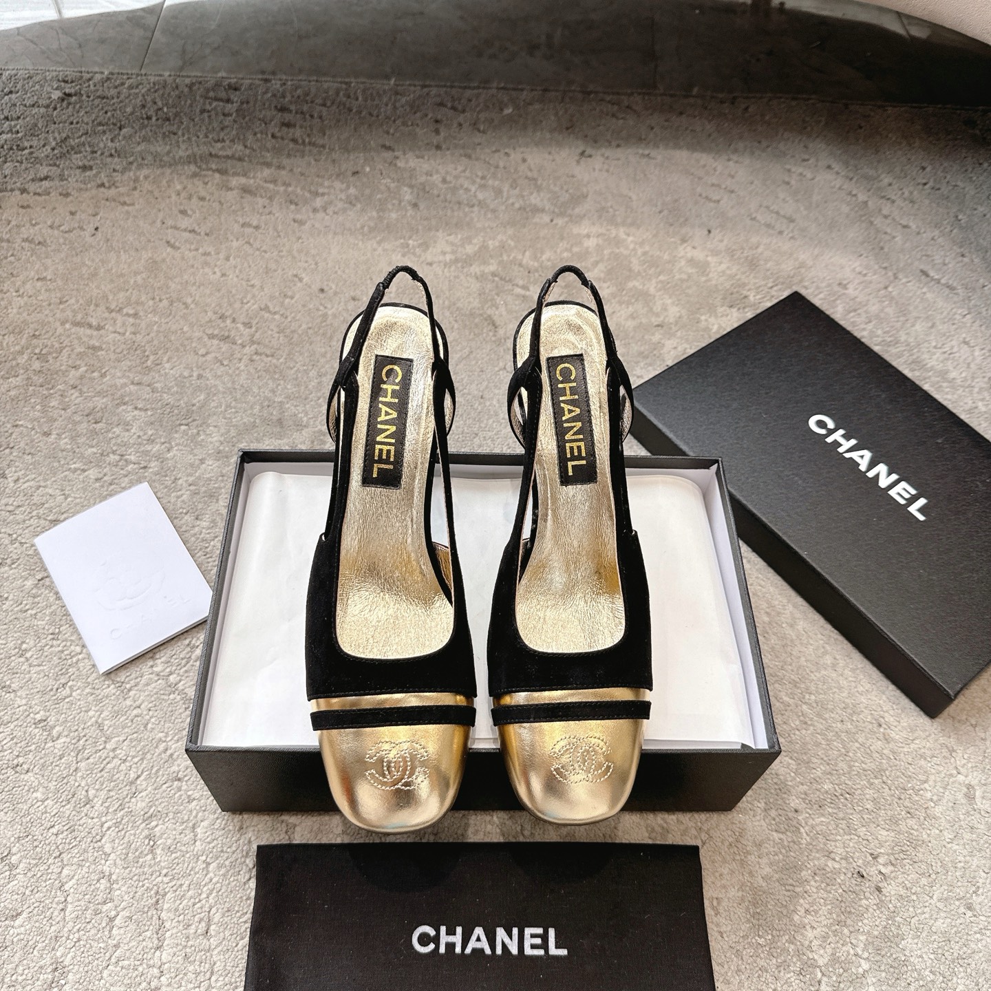 CHANEL сандалі скура выглядае белай скурай элегантны стыль