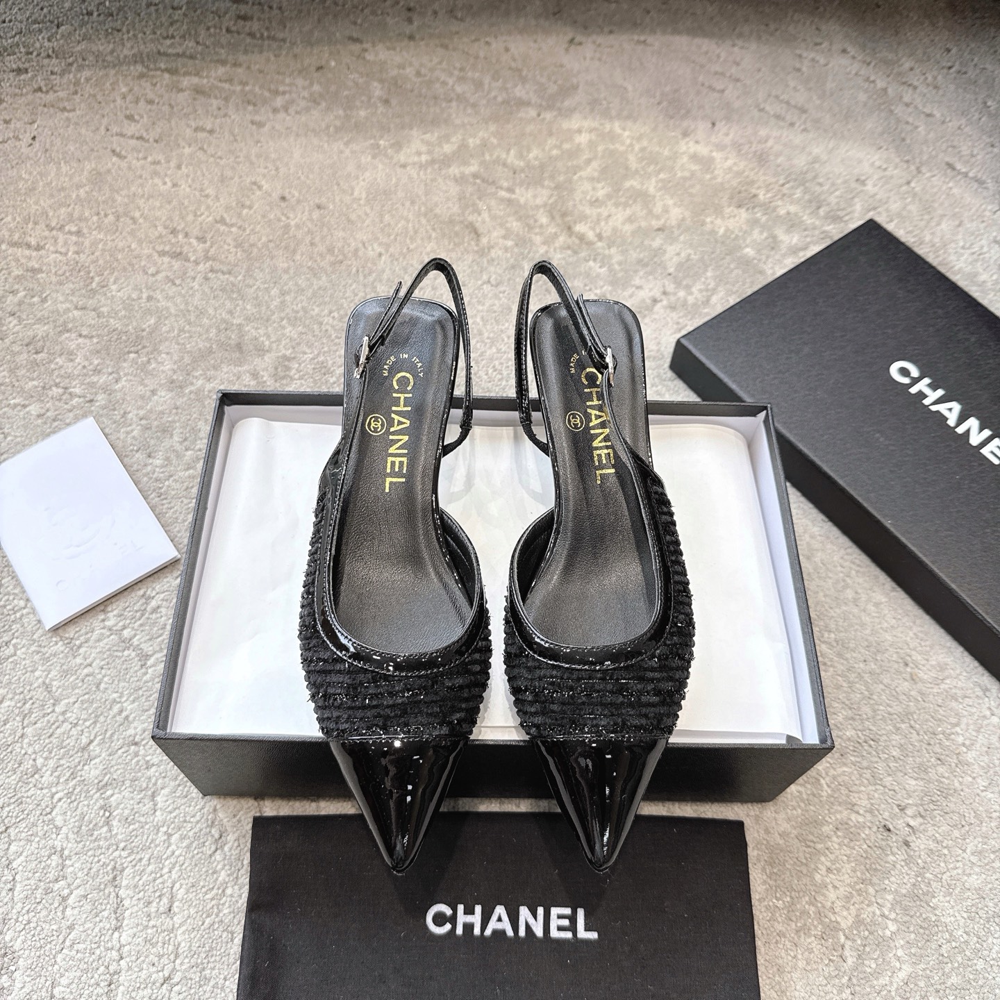 CHANEL sandalen koeienleer laat voeten blanker uitzien stijlvol model