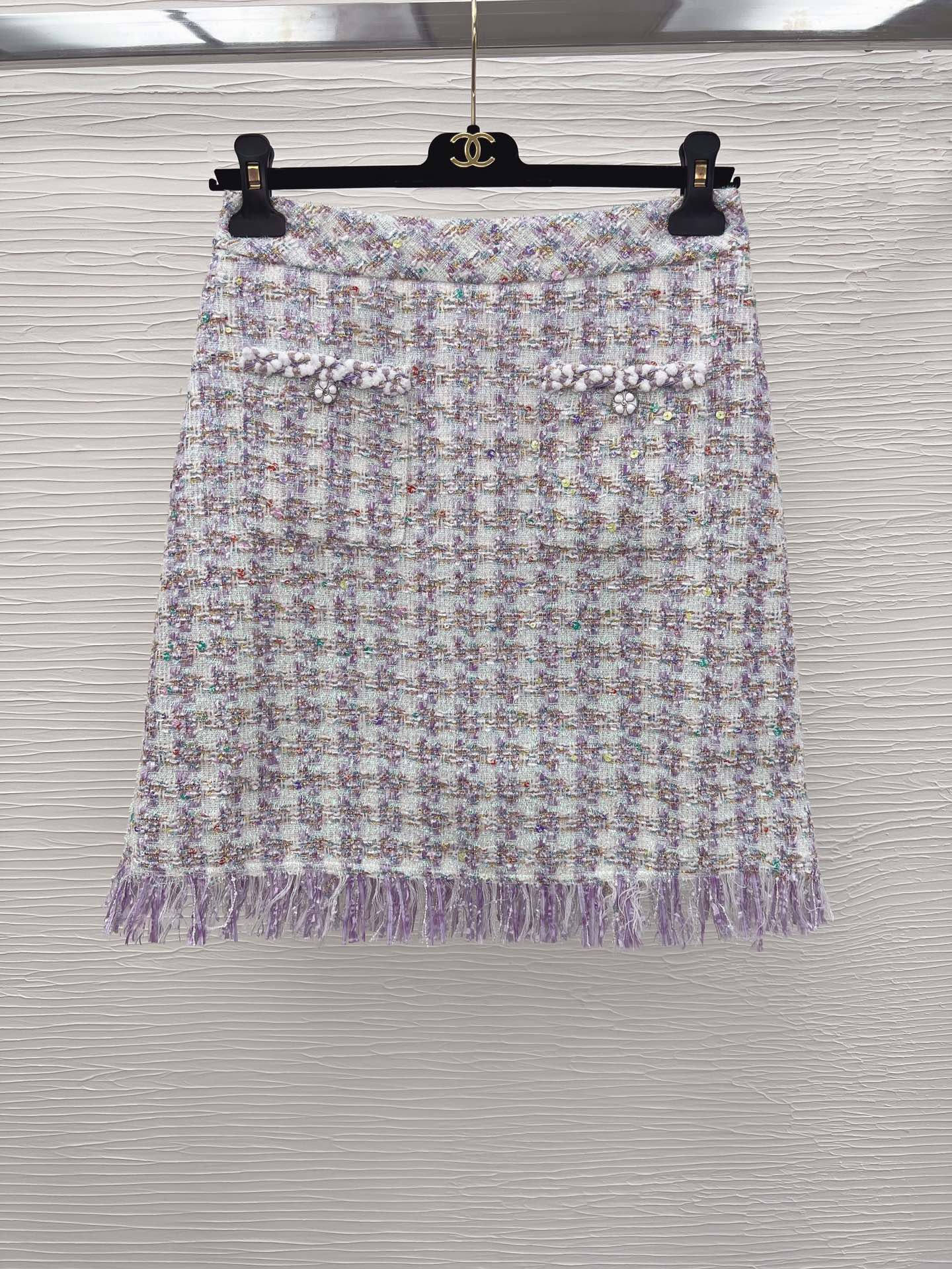 CC春夏新款流苏系列套裙，超美腻的淡紫色，看了都觉得心情好，定制编织面料彩色珠片混合亮丝线，精致小细节，一色三码 SML 套头wbez30ebdydb 半裙0021zjdbq