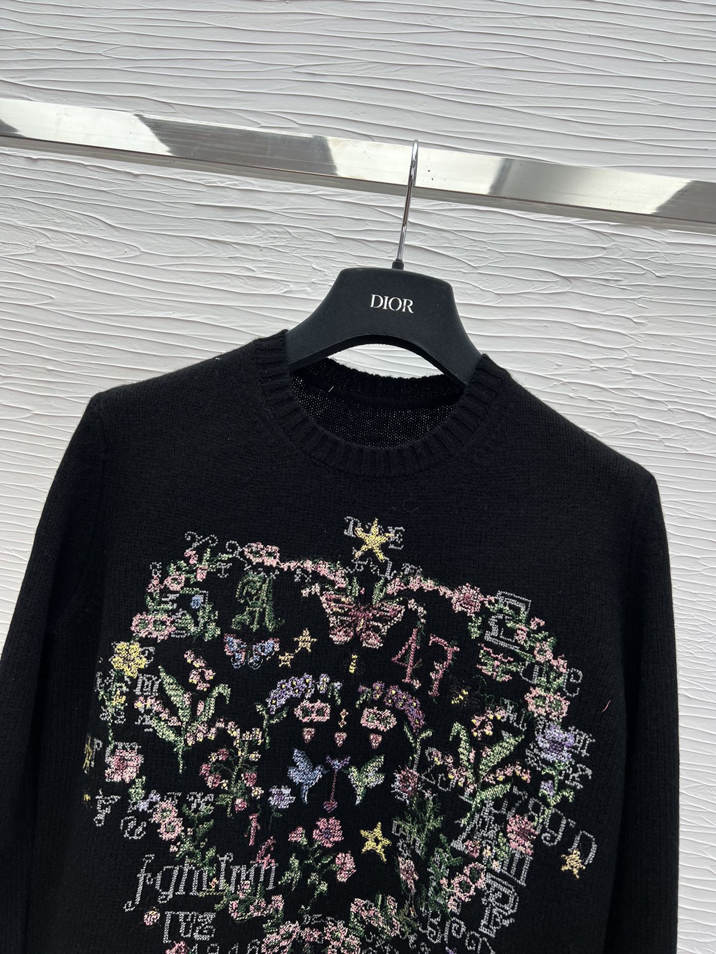 Dior Floral Embroidered Cashmere Top - Soft & Comfortable, Spring Collection 8 i1740039398 3715 1